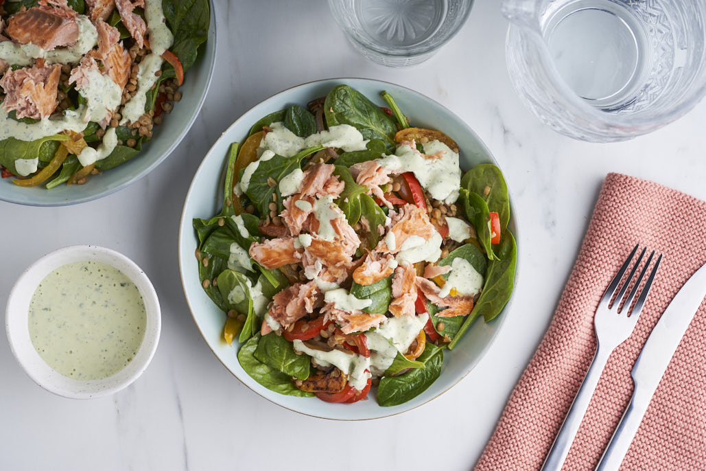 Linzenbowl met pulled zalm en basilicummayonaise