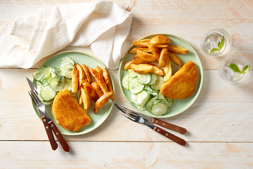 Vega cordon blue met aardappels en een komkommersalade