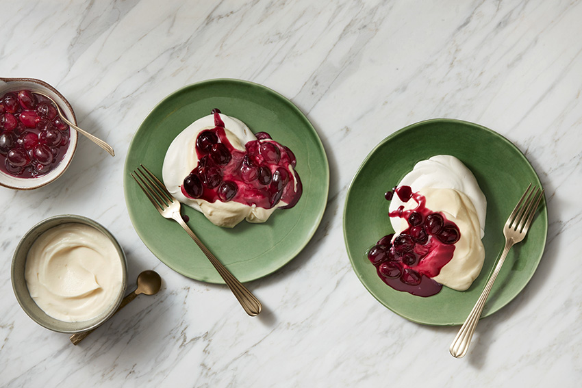 Mini pavlova met warme druiven