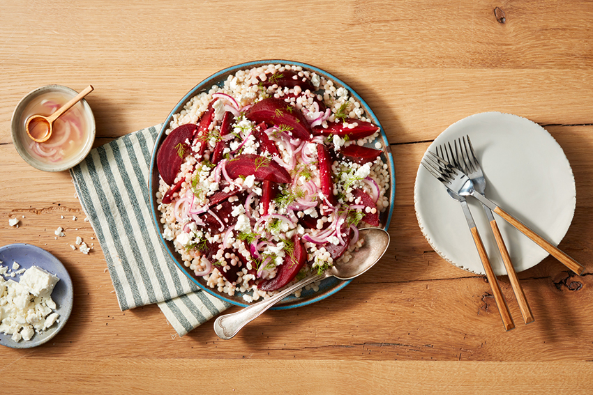 Parelcouscous salade met geroosterde bieten en feta