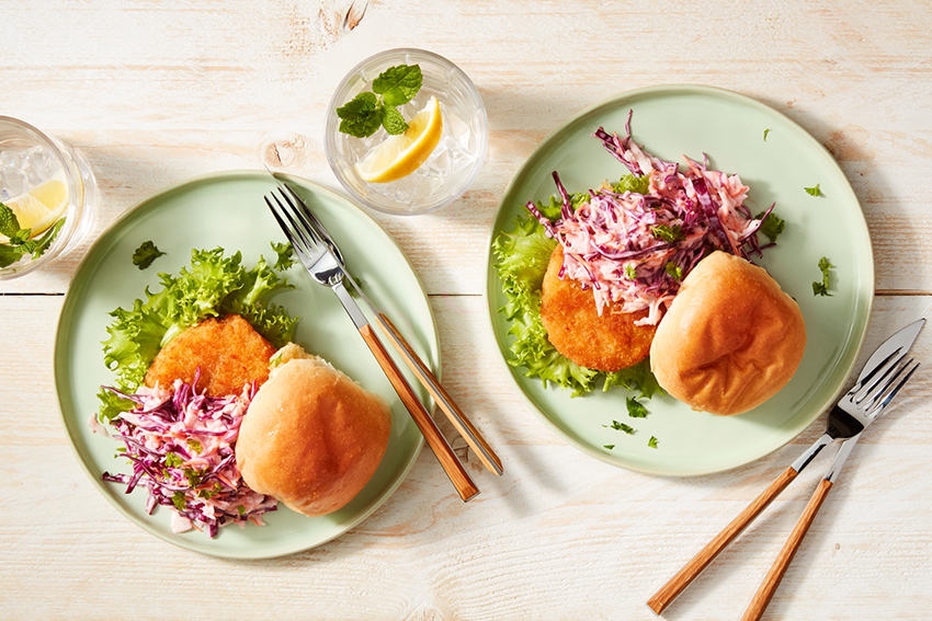 Kabeljauwburger met koolsla