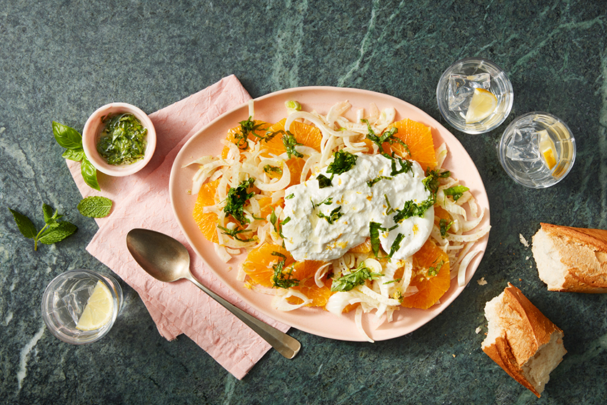 Sinaasappel venkelsalade met burrata