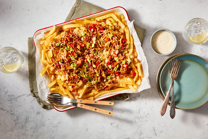 Loaded fries met vega shoarma