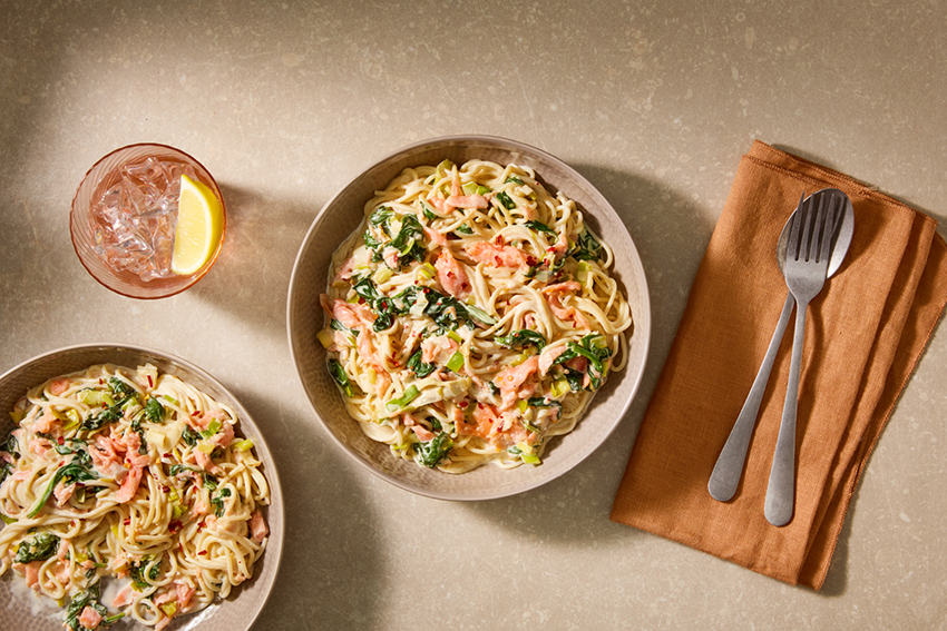 Spaghetti gerookte zalm, spinazie en prei