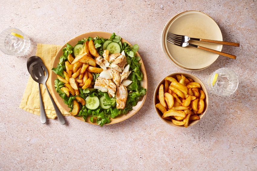 Vissalade met aardappelpartjes