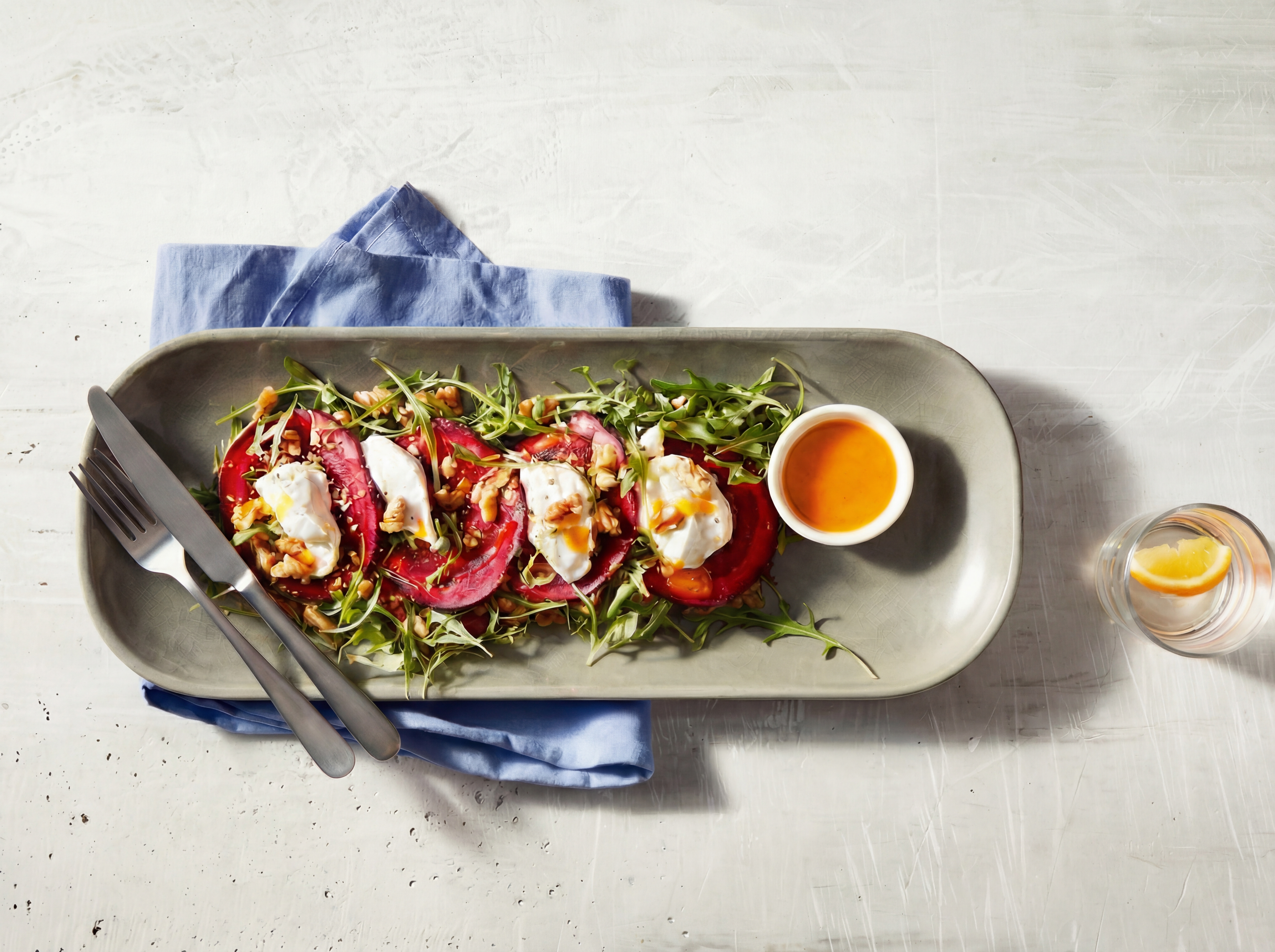 Bietencarpaccio met romige burrata en sinaasappeldressing