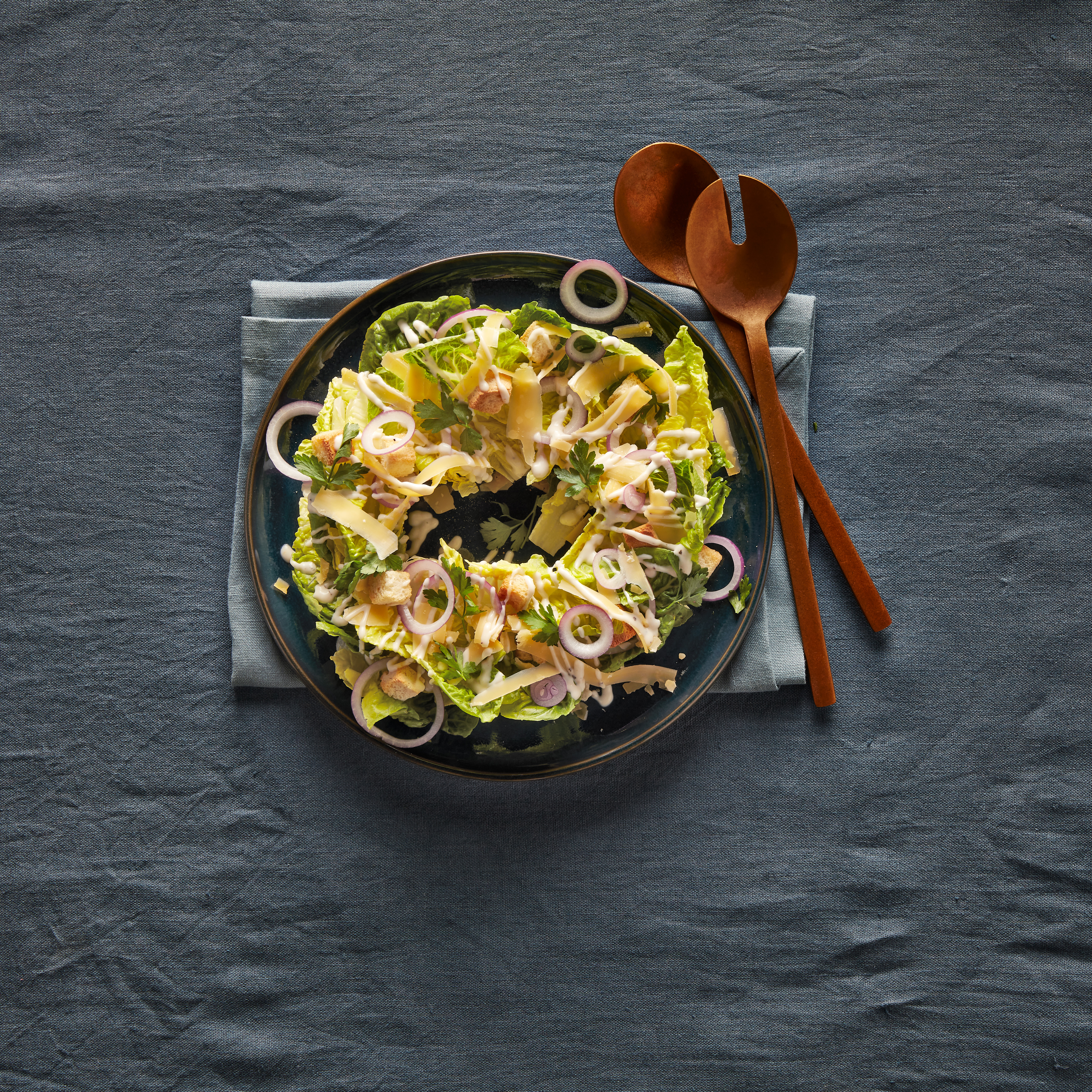 Salade met oude kaas en croutons