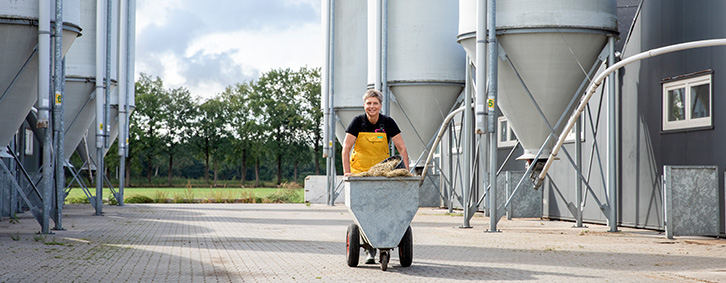 Annemarie in het varkensbedrijf Veldhoek Porc in Lemelerveld.
