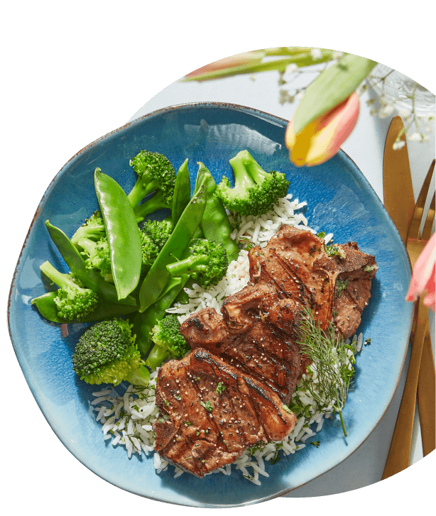 Gemarineerde lamskoteletjes met kruidenrijst en groene groenten