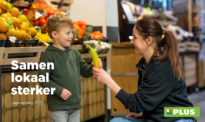 Kindje en vrouw in de PLUS-winkel met de tekst \"Samen lokaal sterker.\"