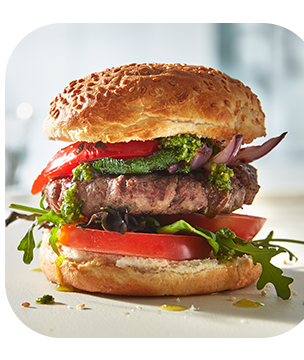 Angusburger met gegrilde groenten en pesto