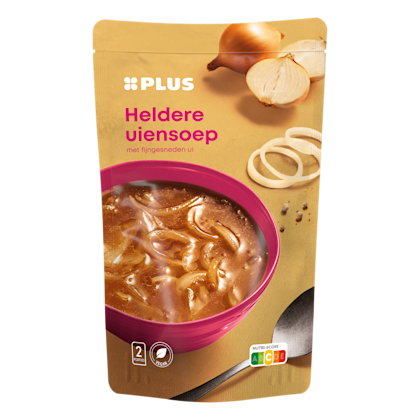 Heldere soep met fijngesneden ui