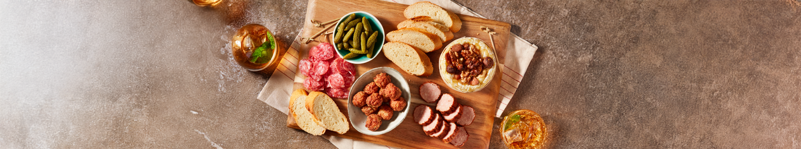 Herfstige tapasplank met camembert uit de oven