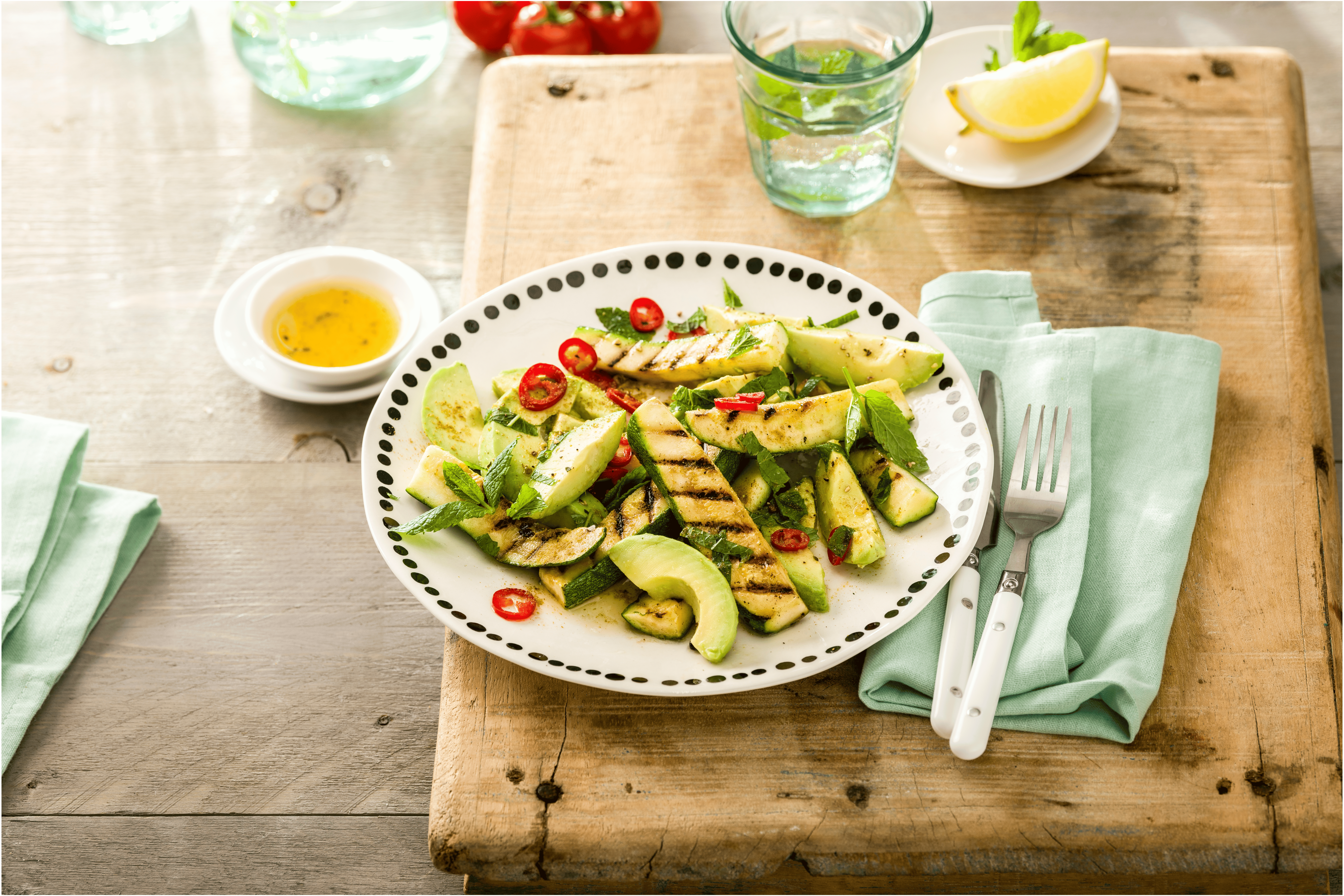 Gegrilde courgette met avocado en munt
