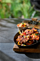 Speklapspiesen met mangosalsa
