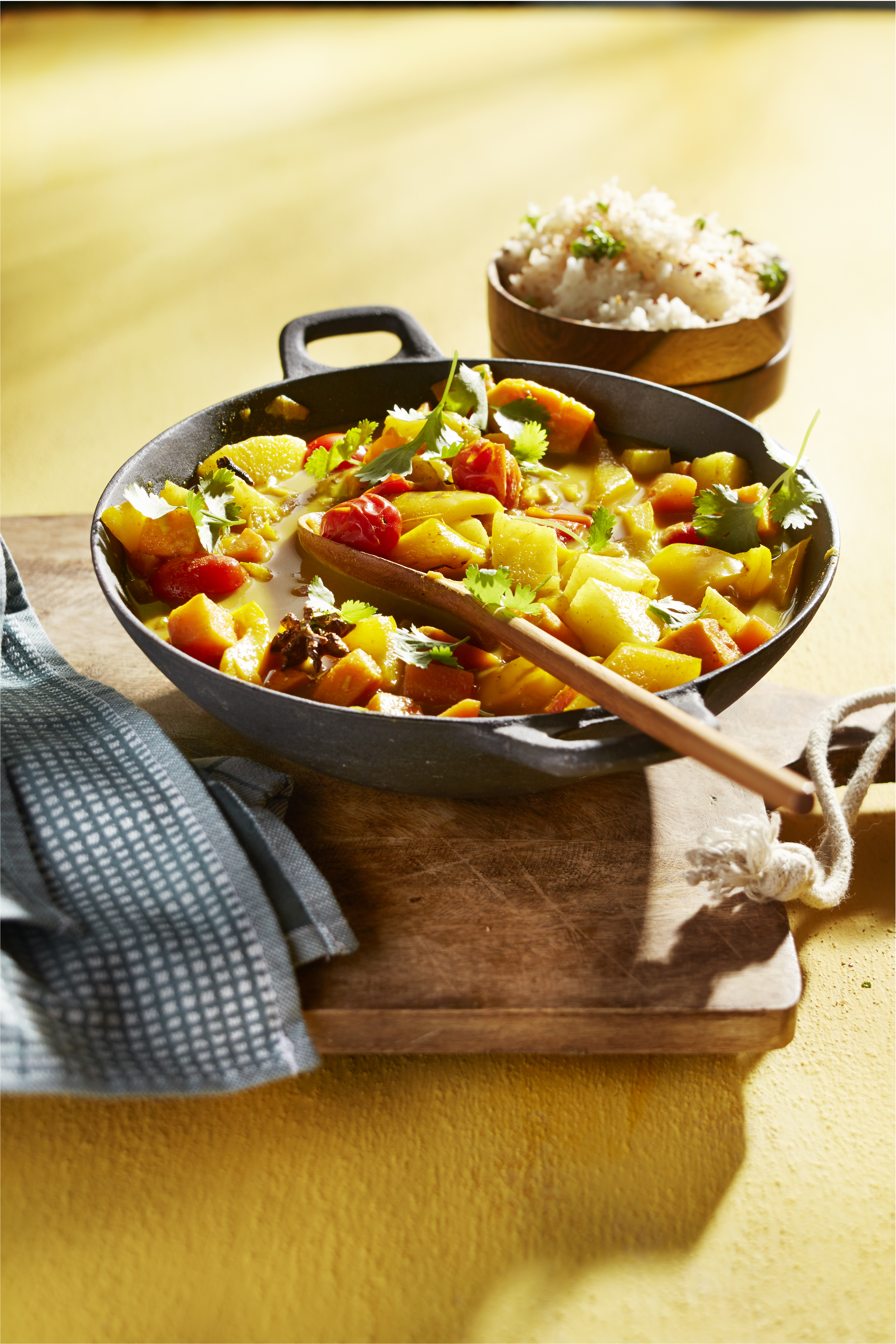 Pikante groentecurry met specerijen en ananas