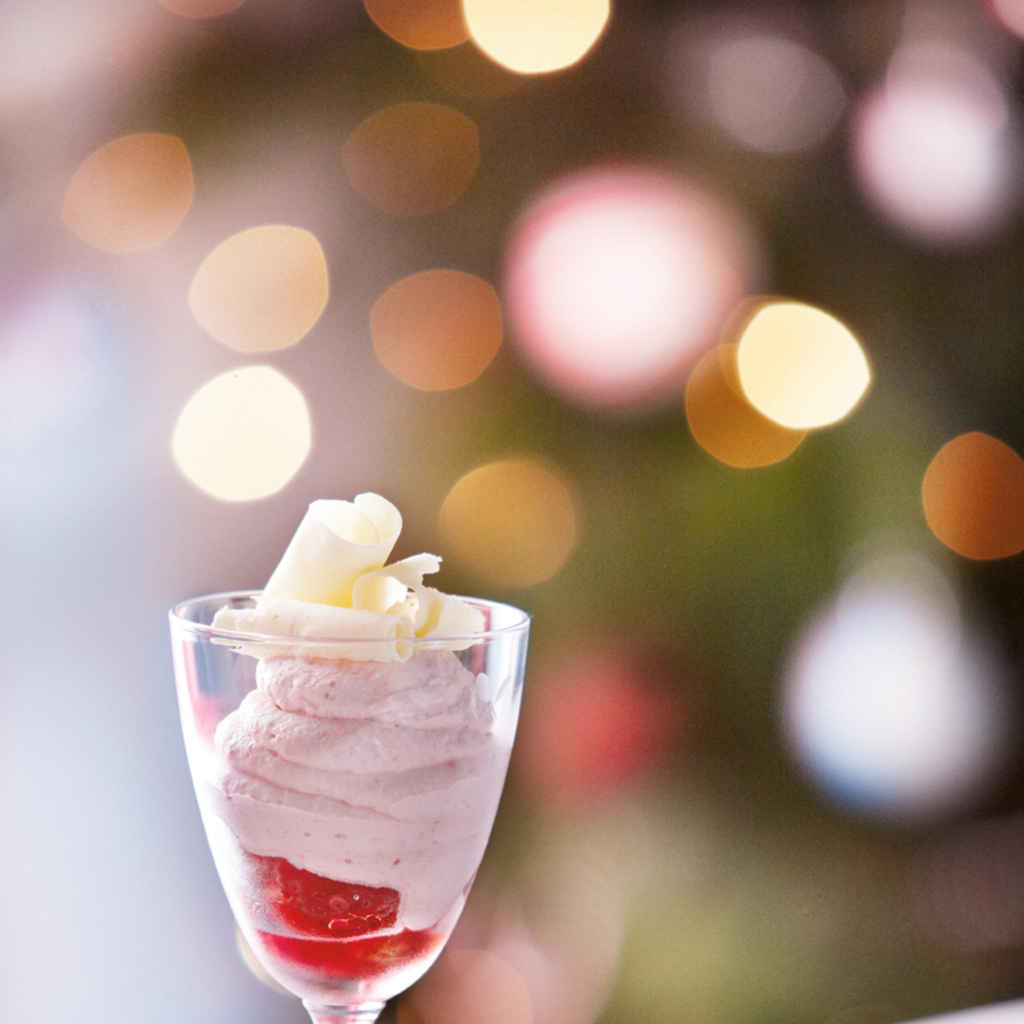 Syllabub met frambozen en witte chocolade