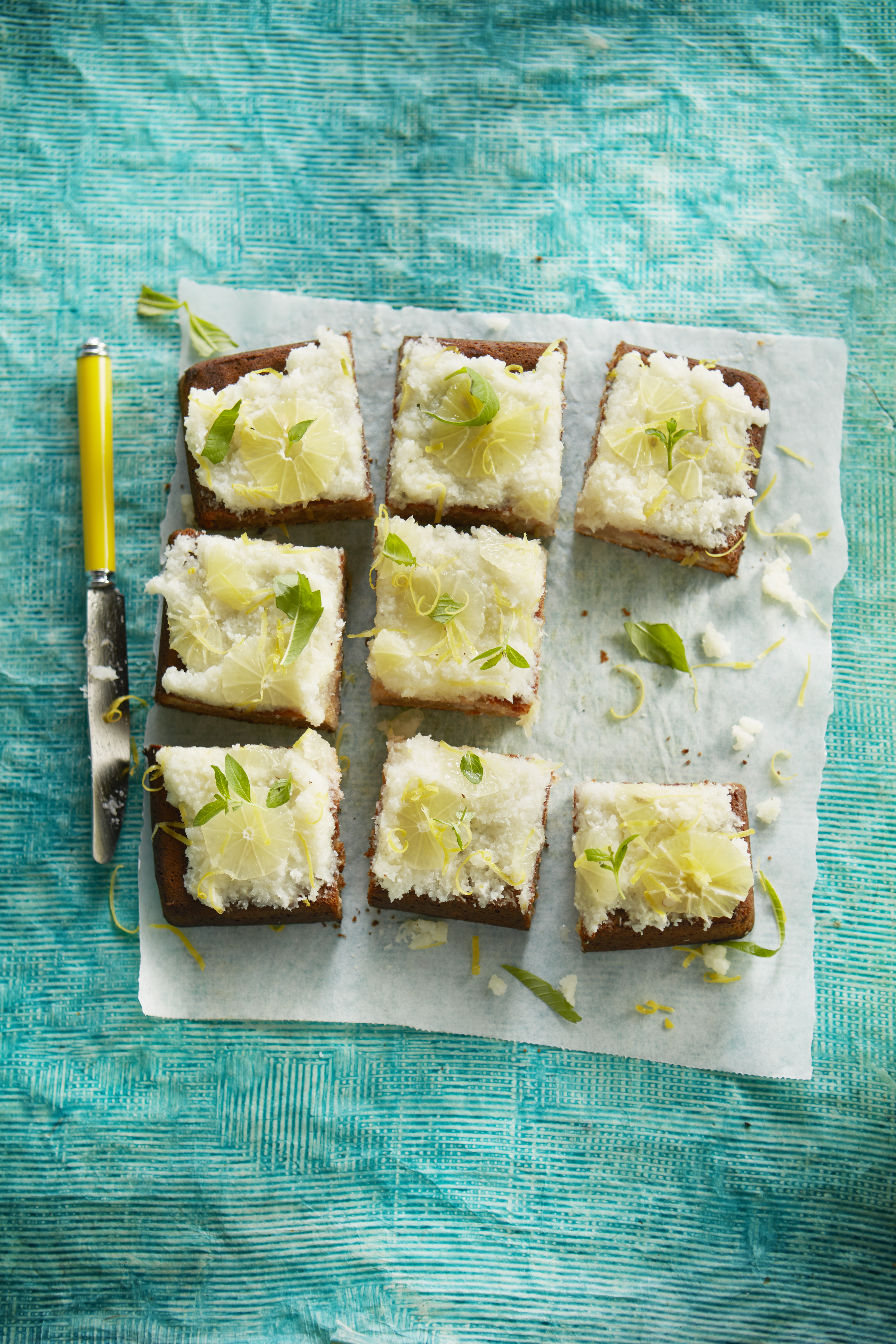 Bananencake met citroenglazuur