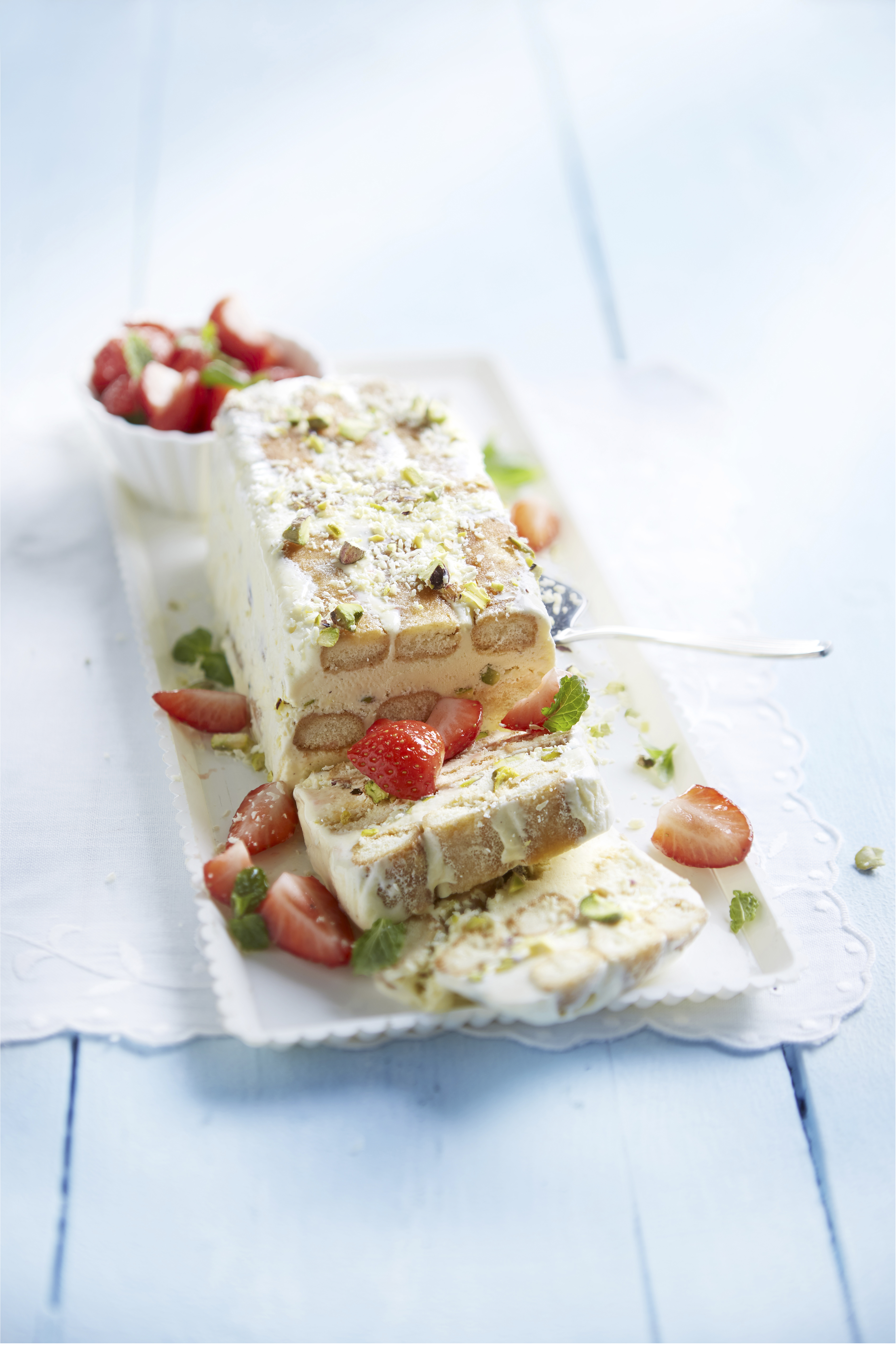 Tiramisu con gelato e fragole