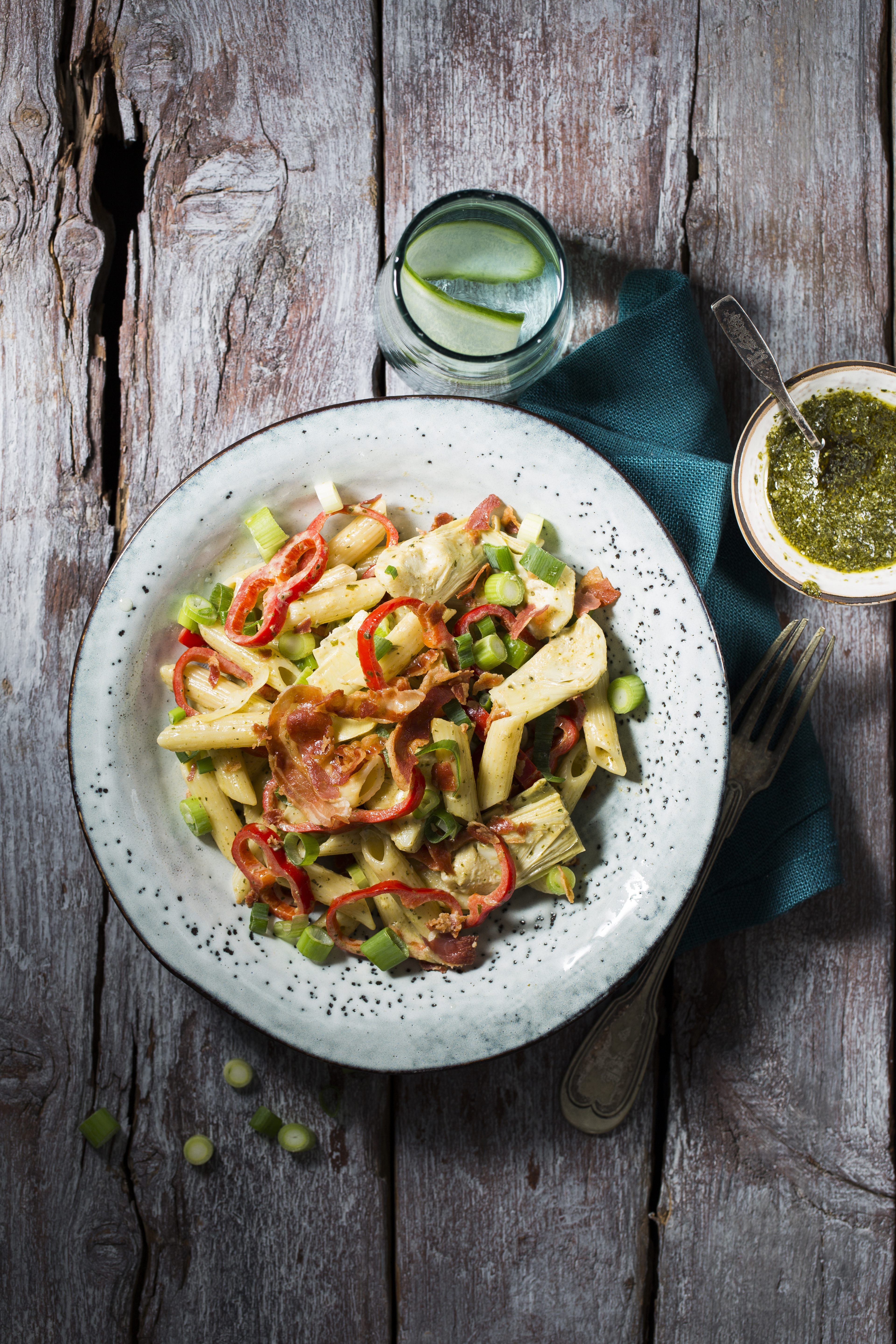 Penne met paprika, artisjok en pancetta