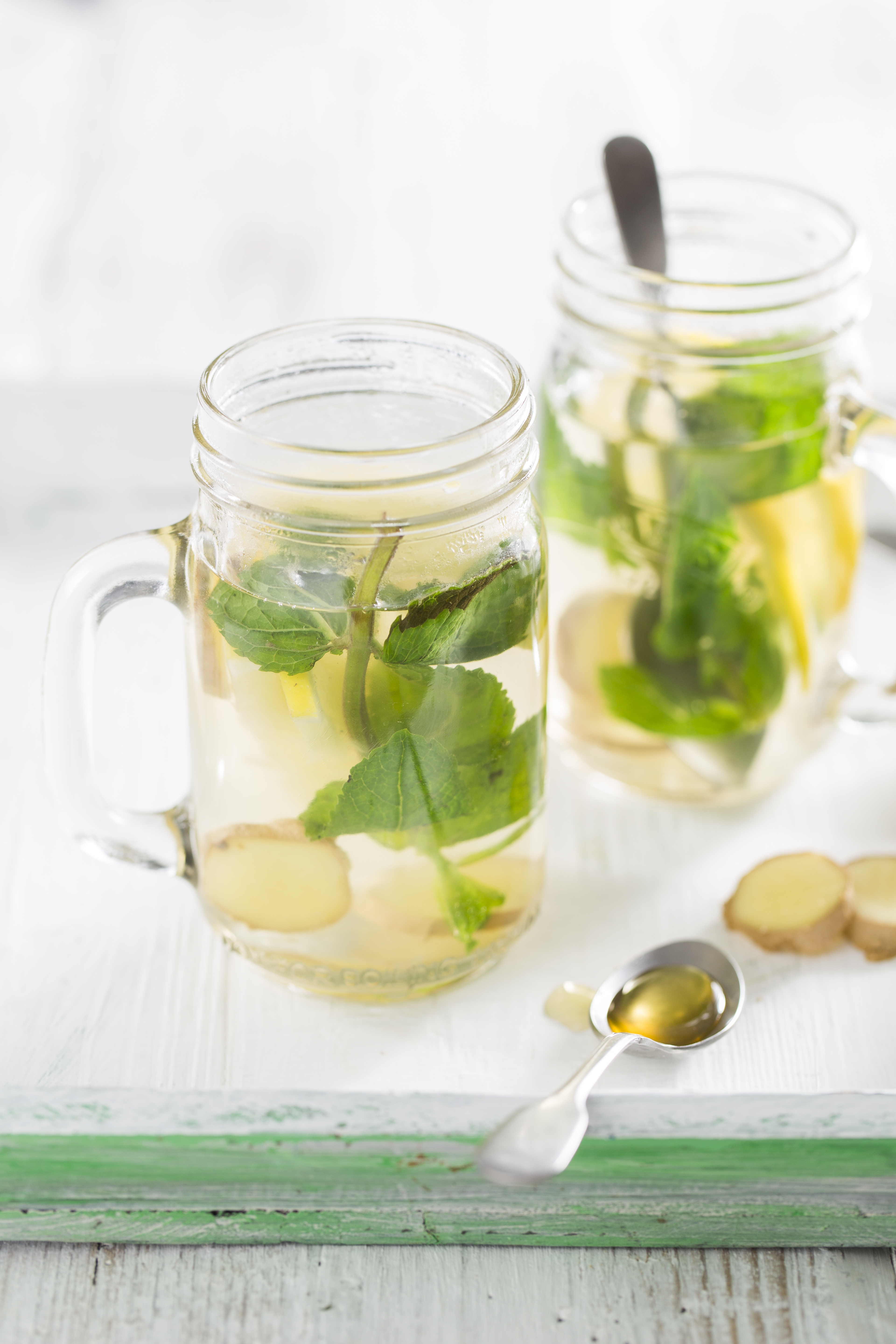 Muntthee met citroen en gemberwortel