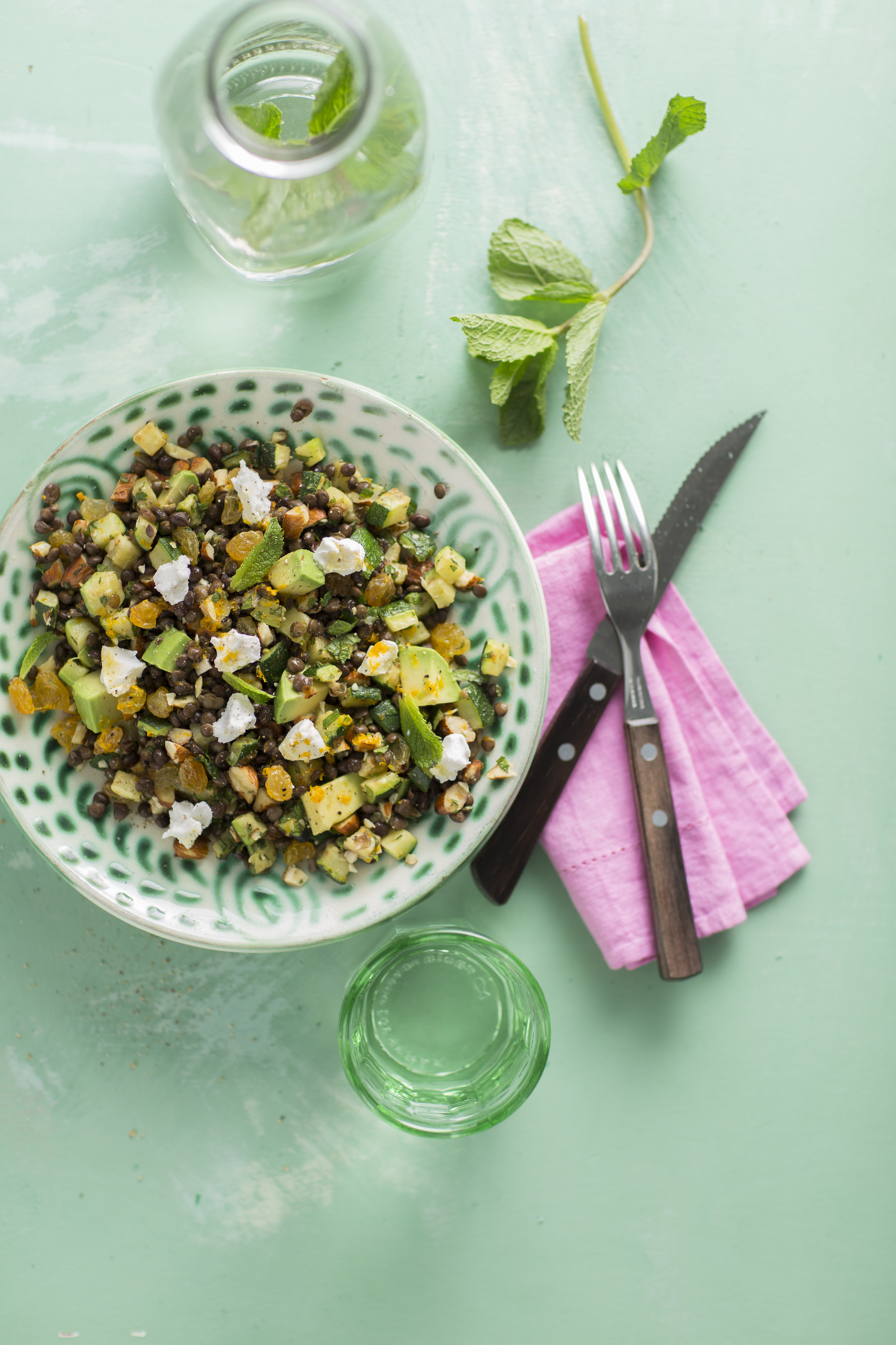 Linzensalade met avocado en muntdressing
