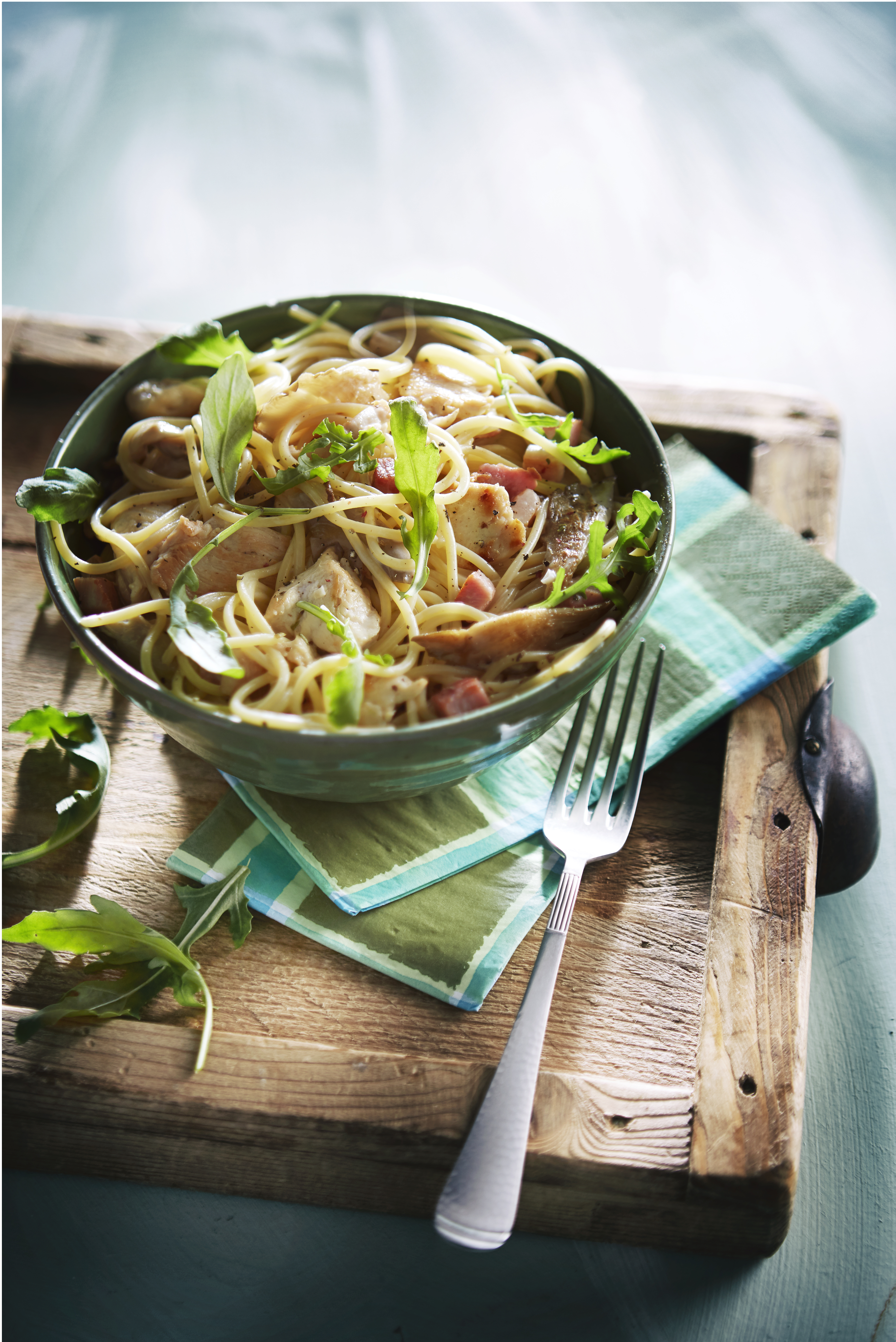 Spaghetti en roomsaus met kip en oesterzwammen
