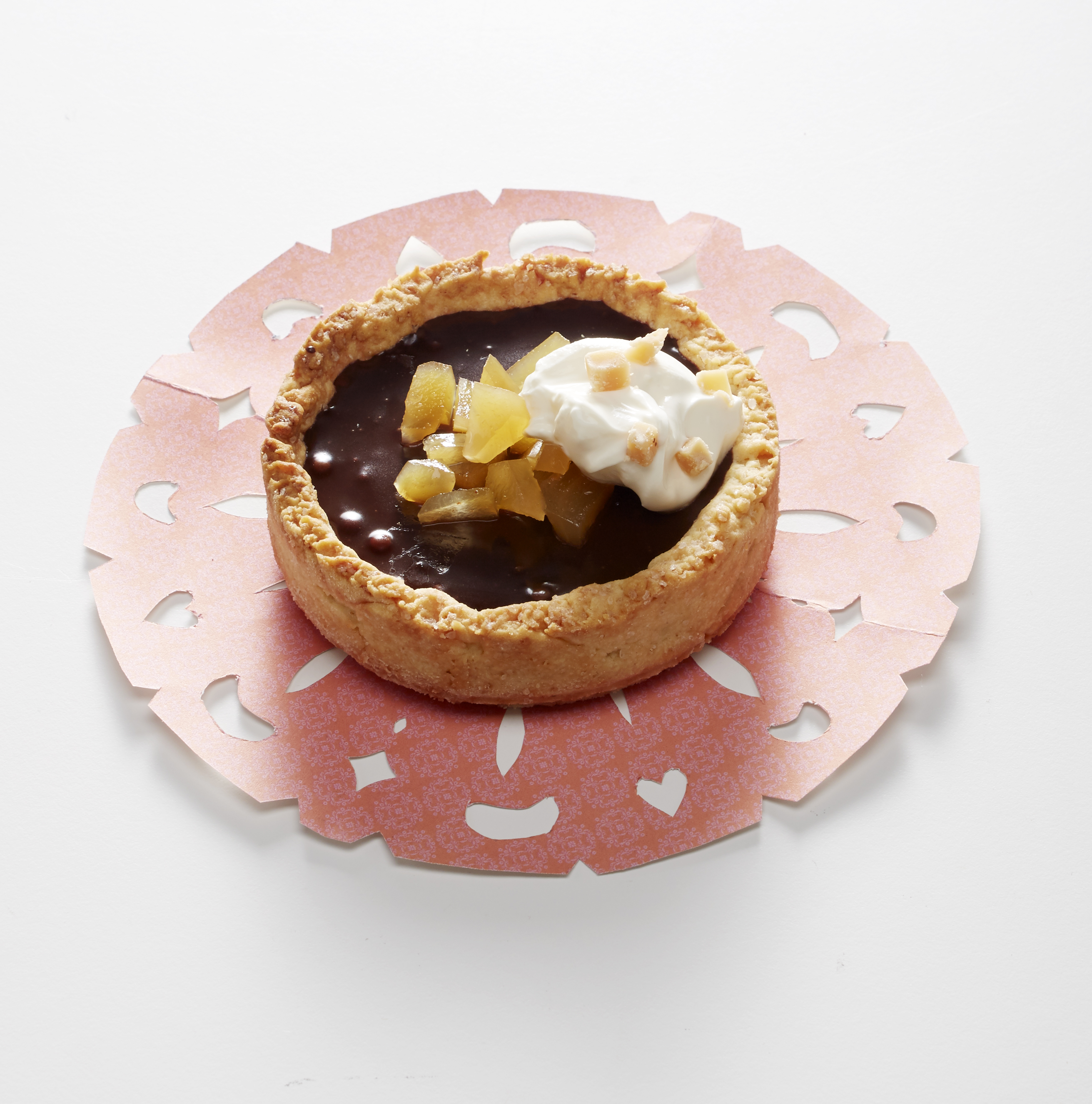 Petit gateau met chocolade, karamel en gember