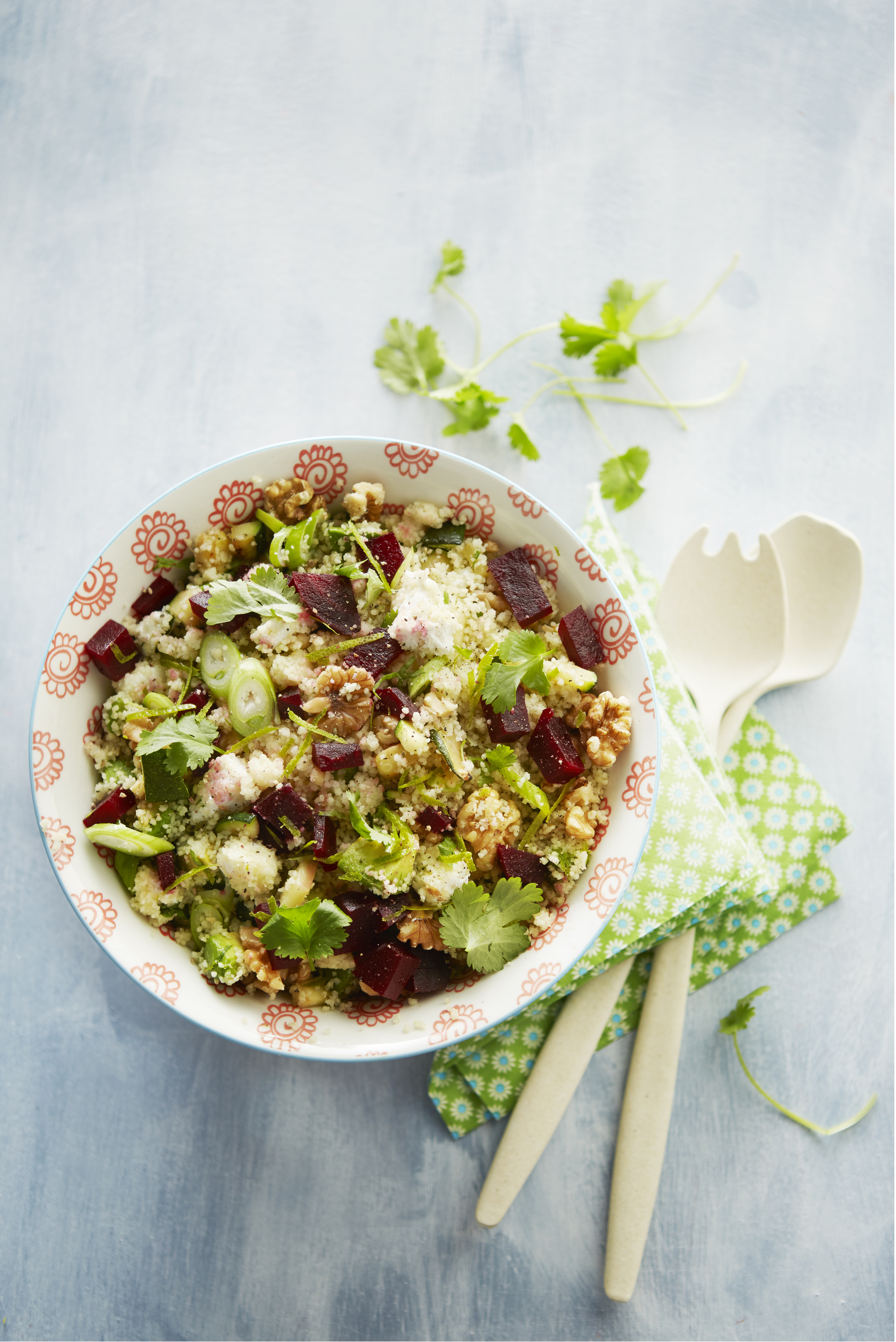 Couscous met courgette, bietjes en walnoten