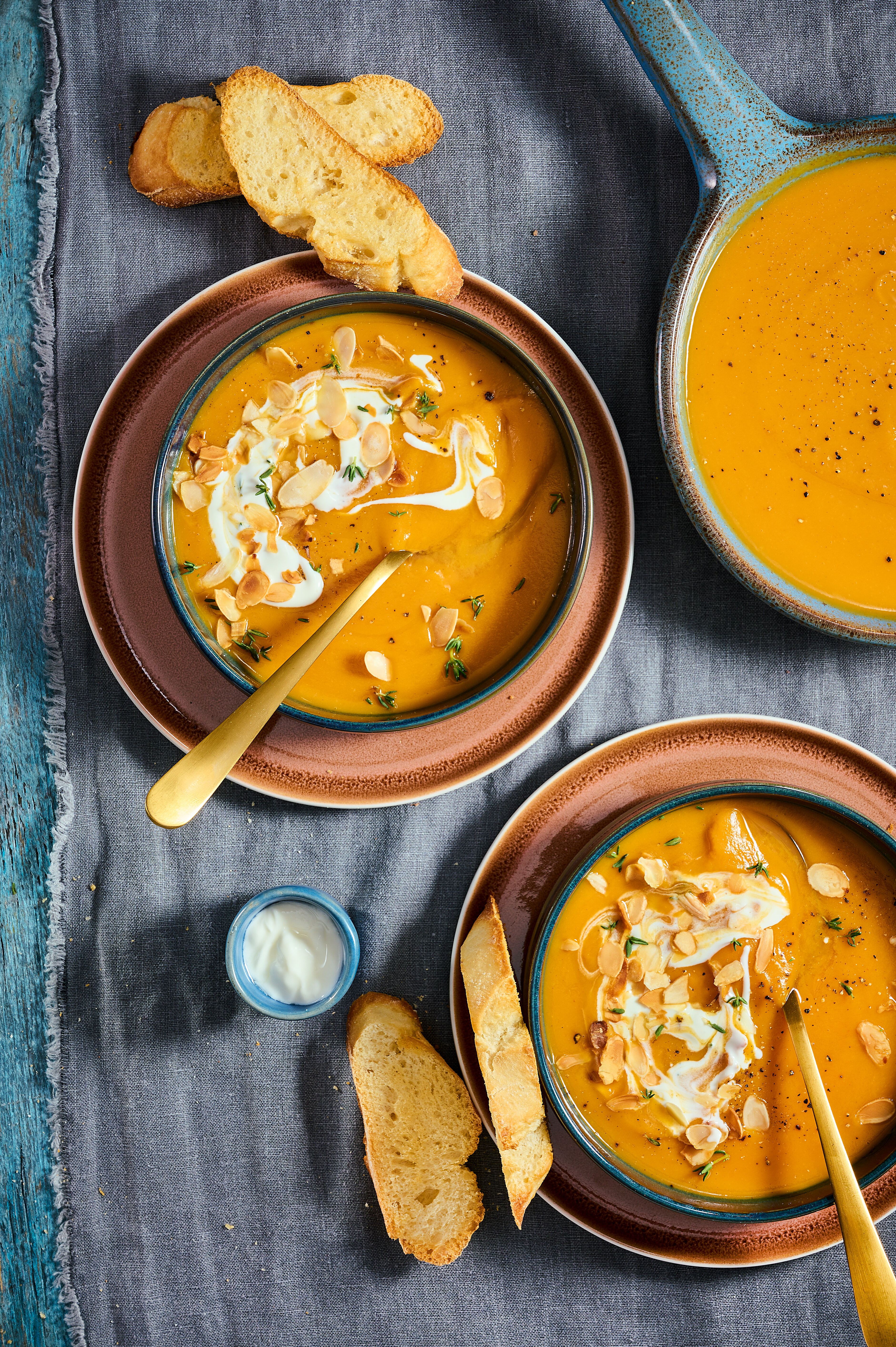 Zoete aardappelsoep met knoflooktoast