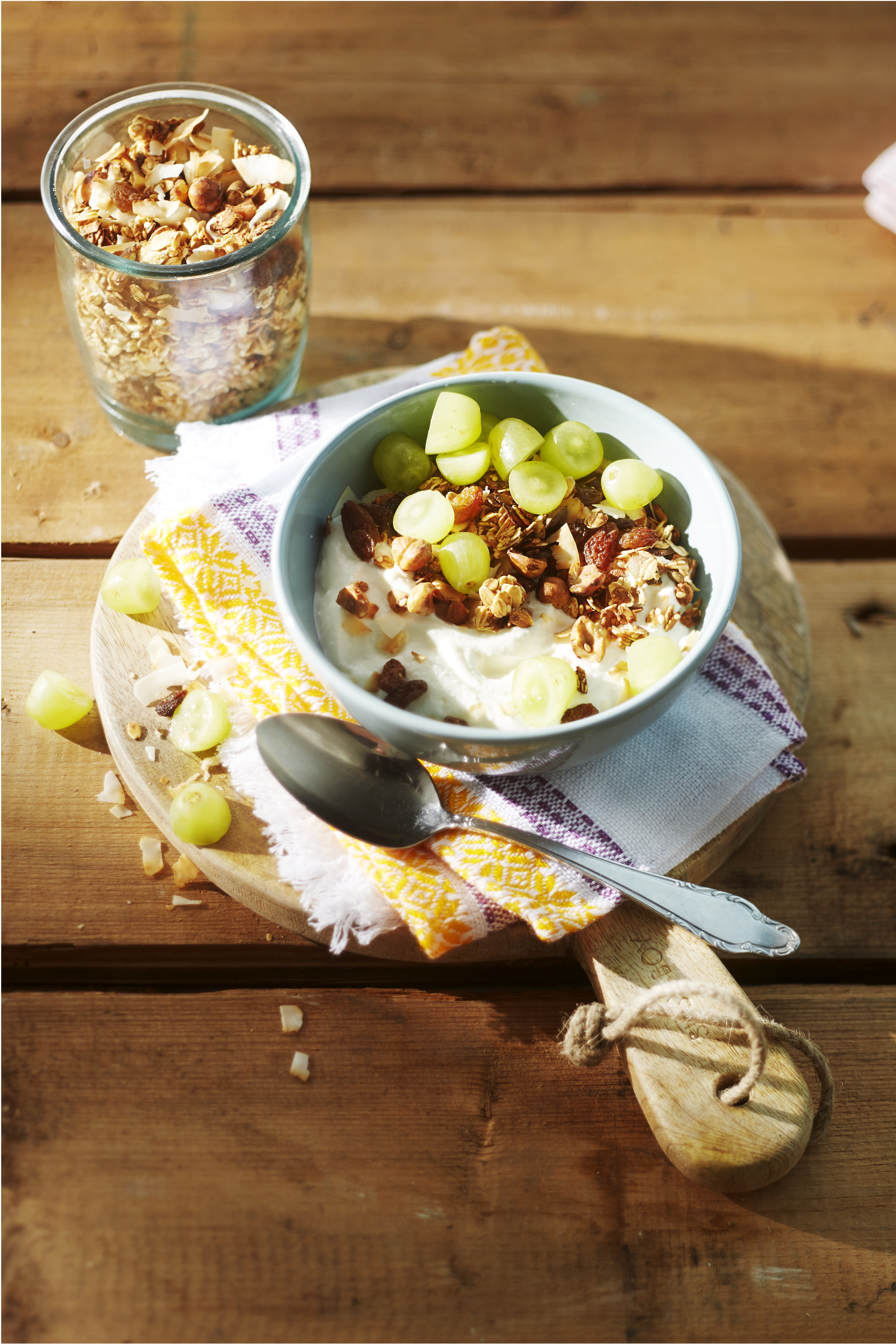 Granola met kwark en witte druiven