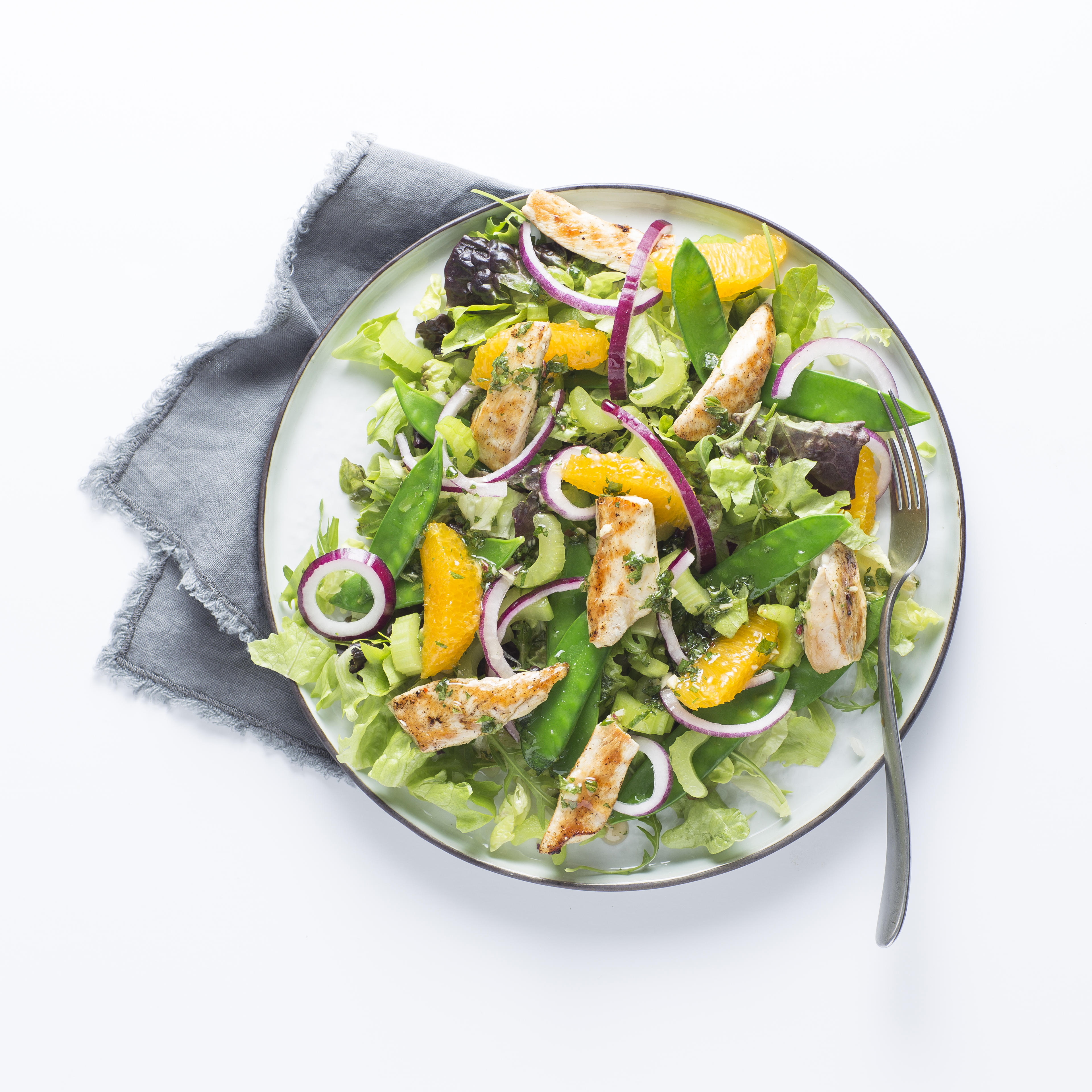 Salade met geroosterde kip en citrus-chilidressing