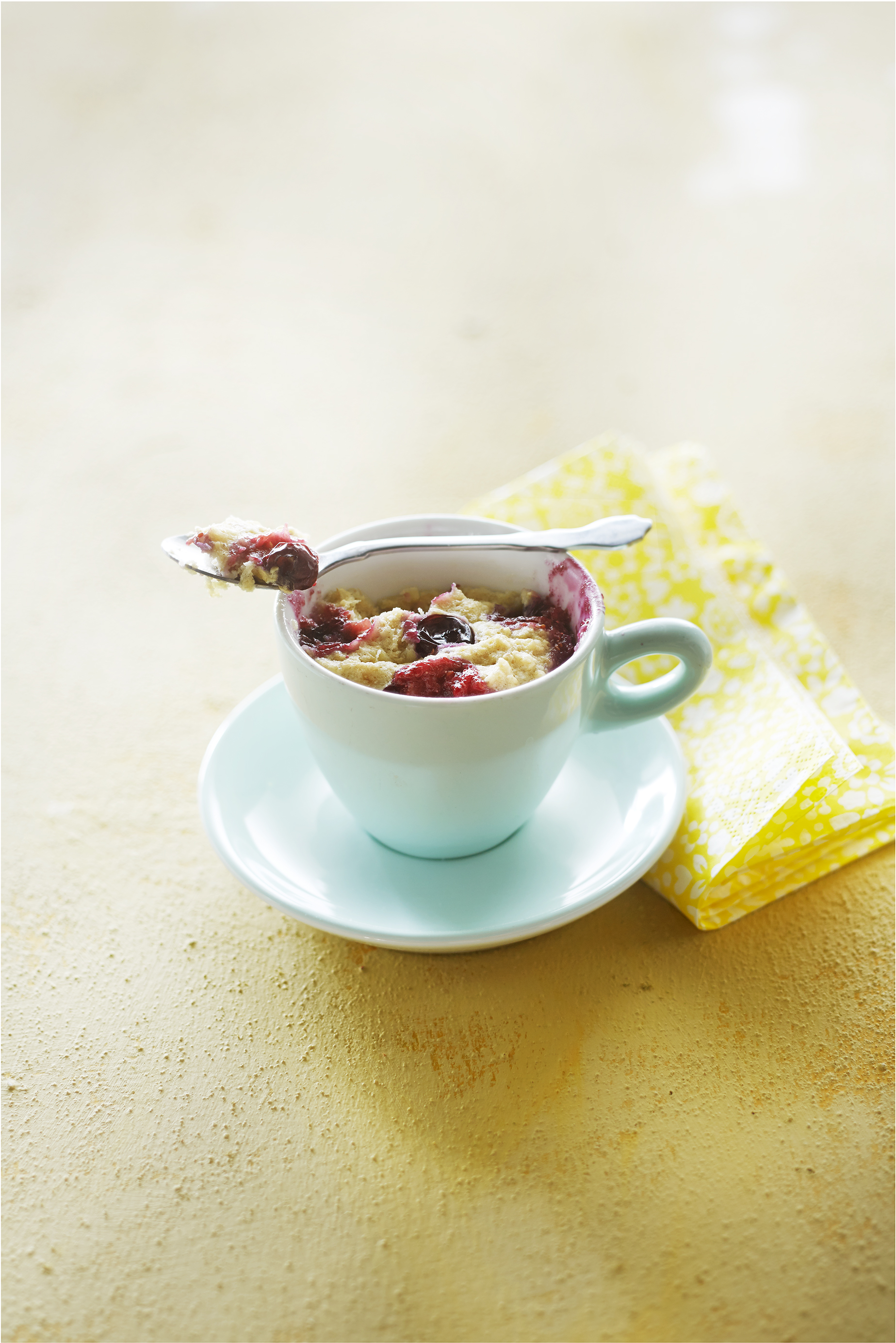 Banaan-havermoutontbijt in een mok