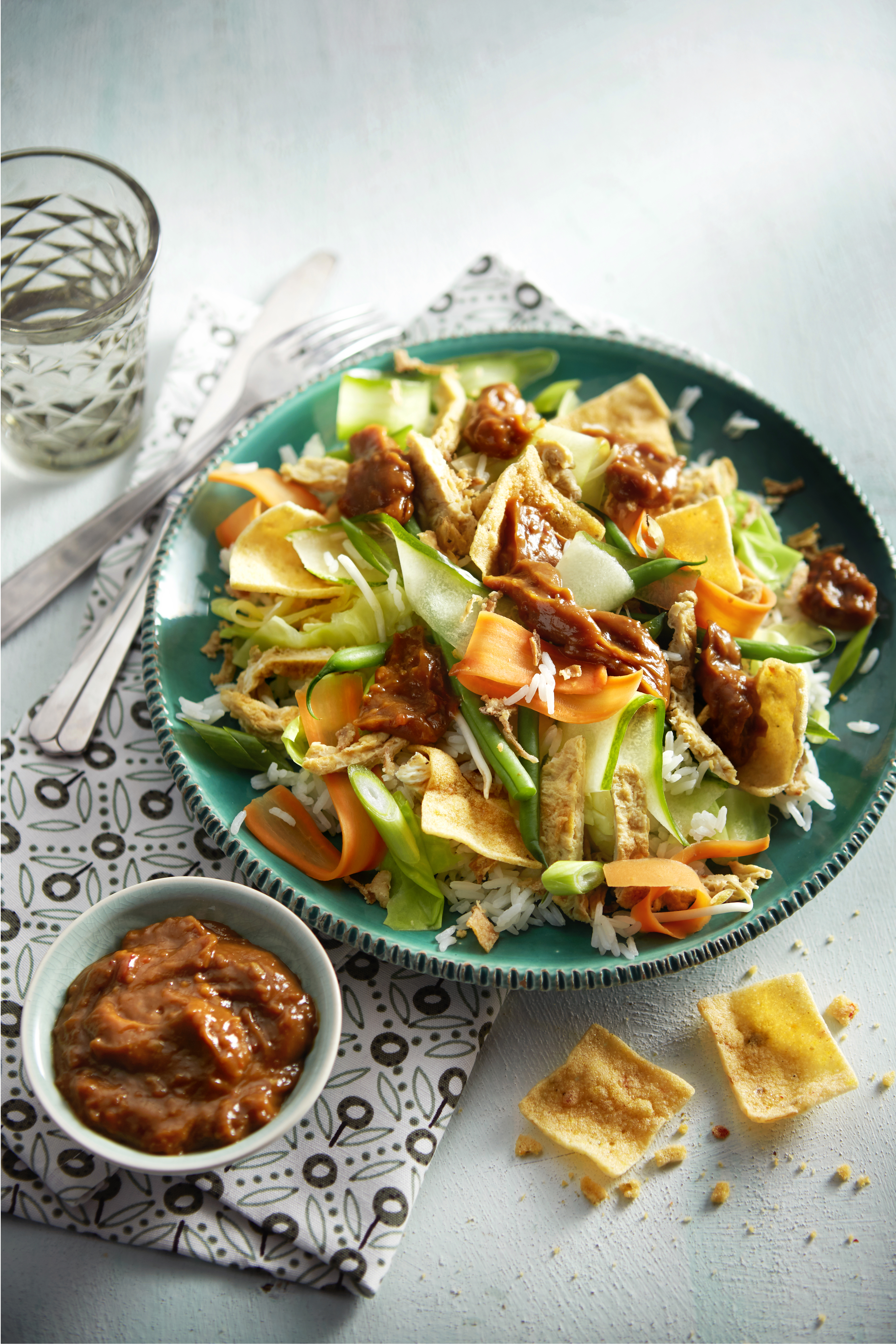 Pikante gado gado met omeletreepjes