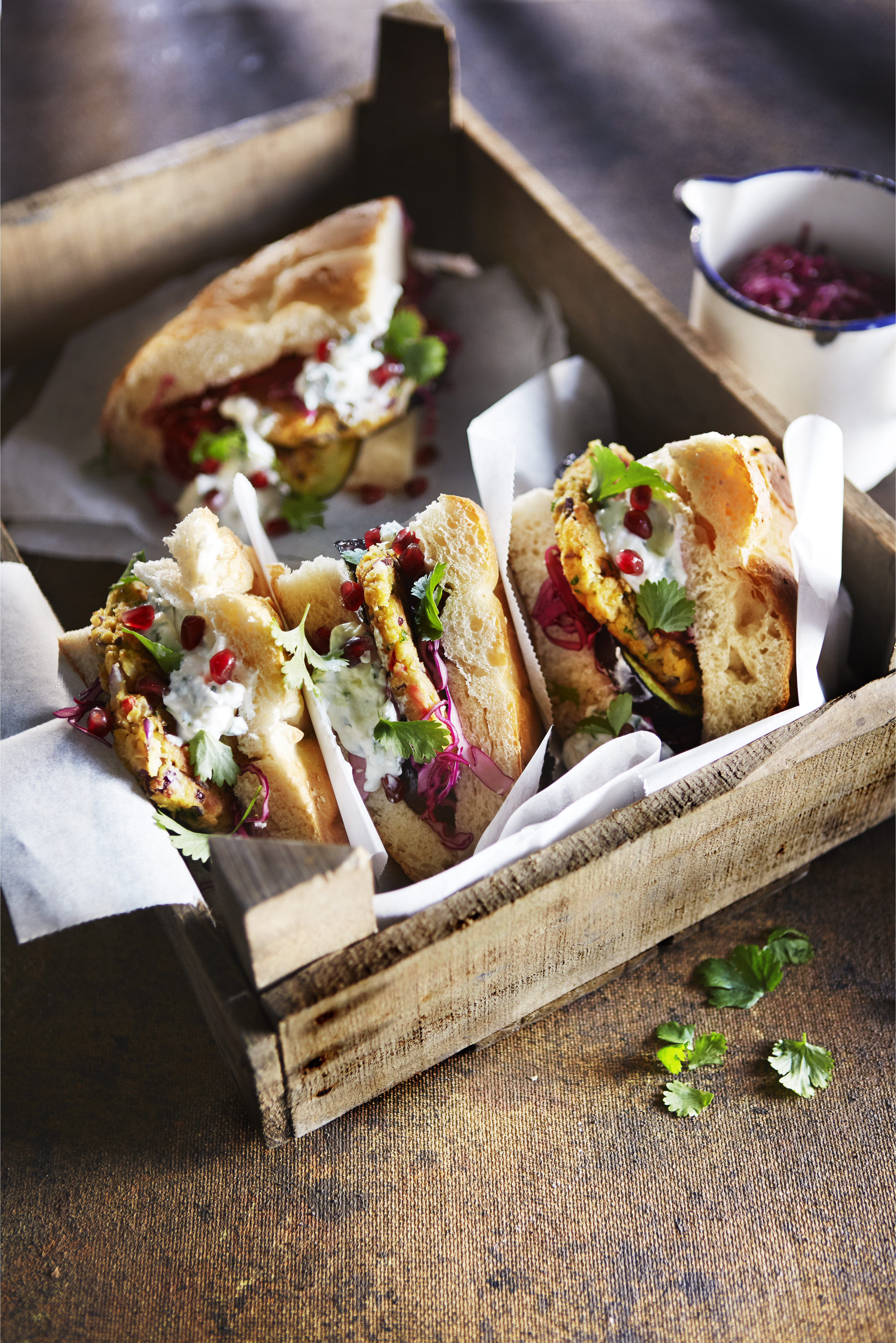 Hummusburger met gegrilde aubergine en fetasaus