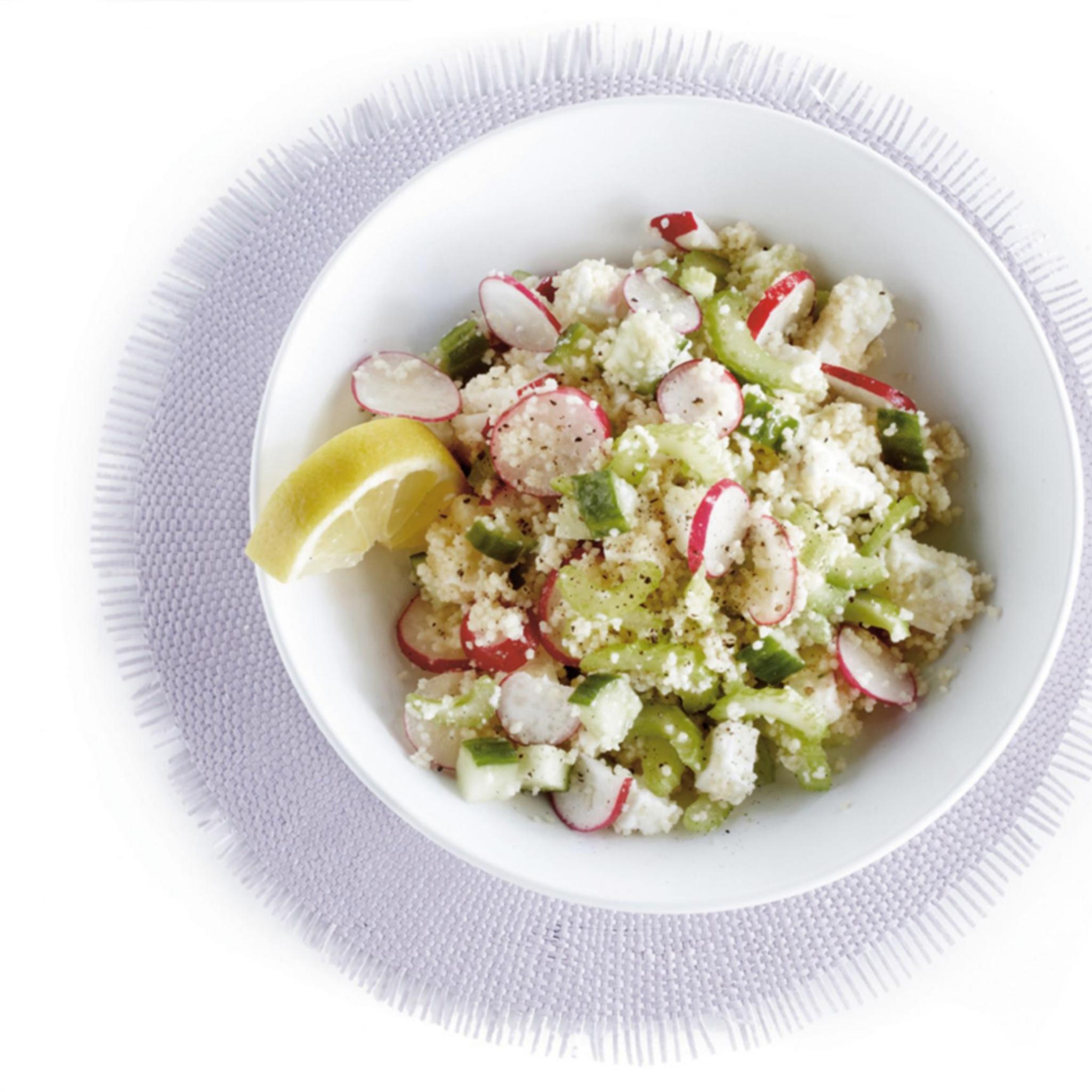 Couscoussalade met kaas en groenten