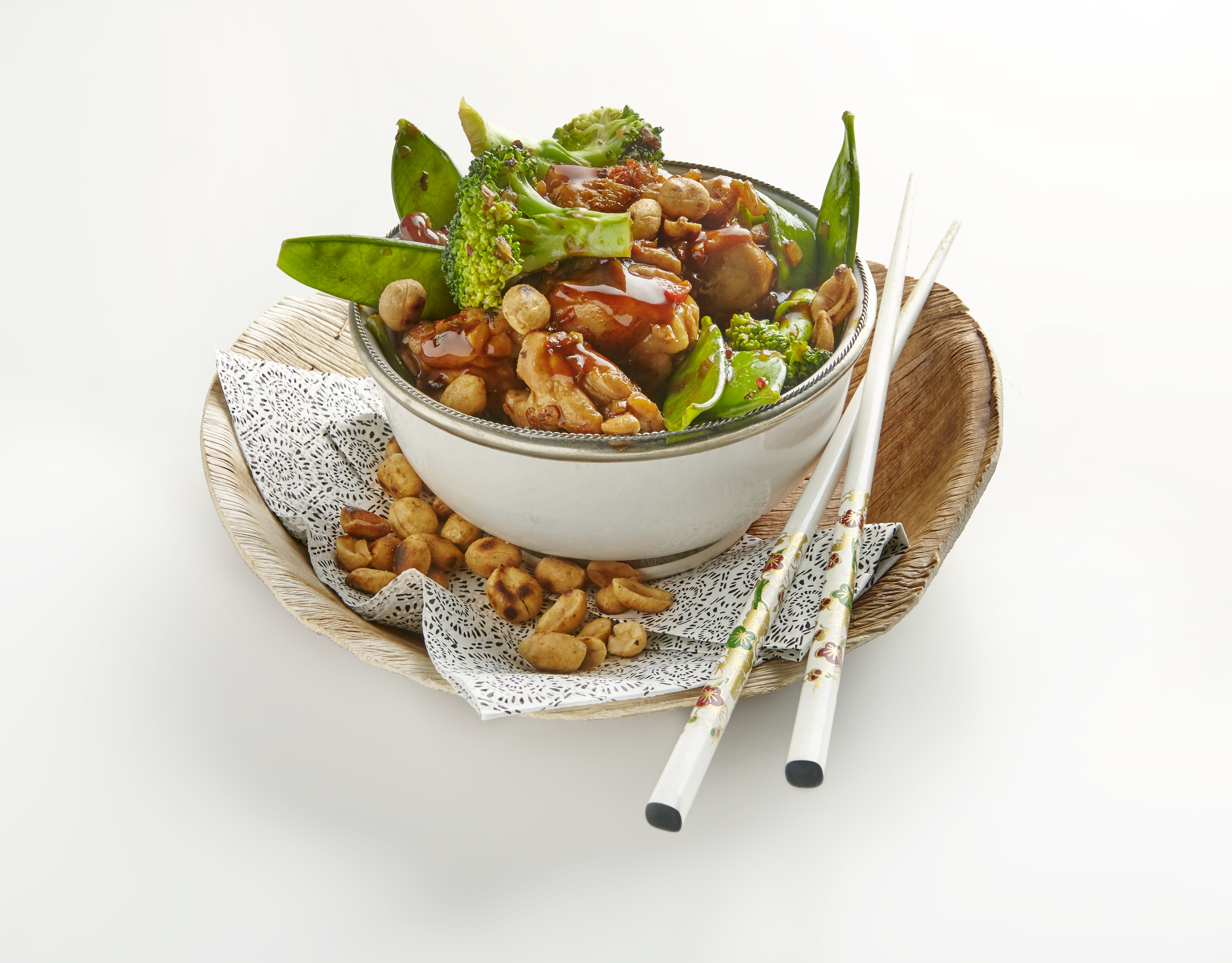 Kip met peultjes en pinda's