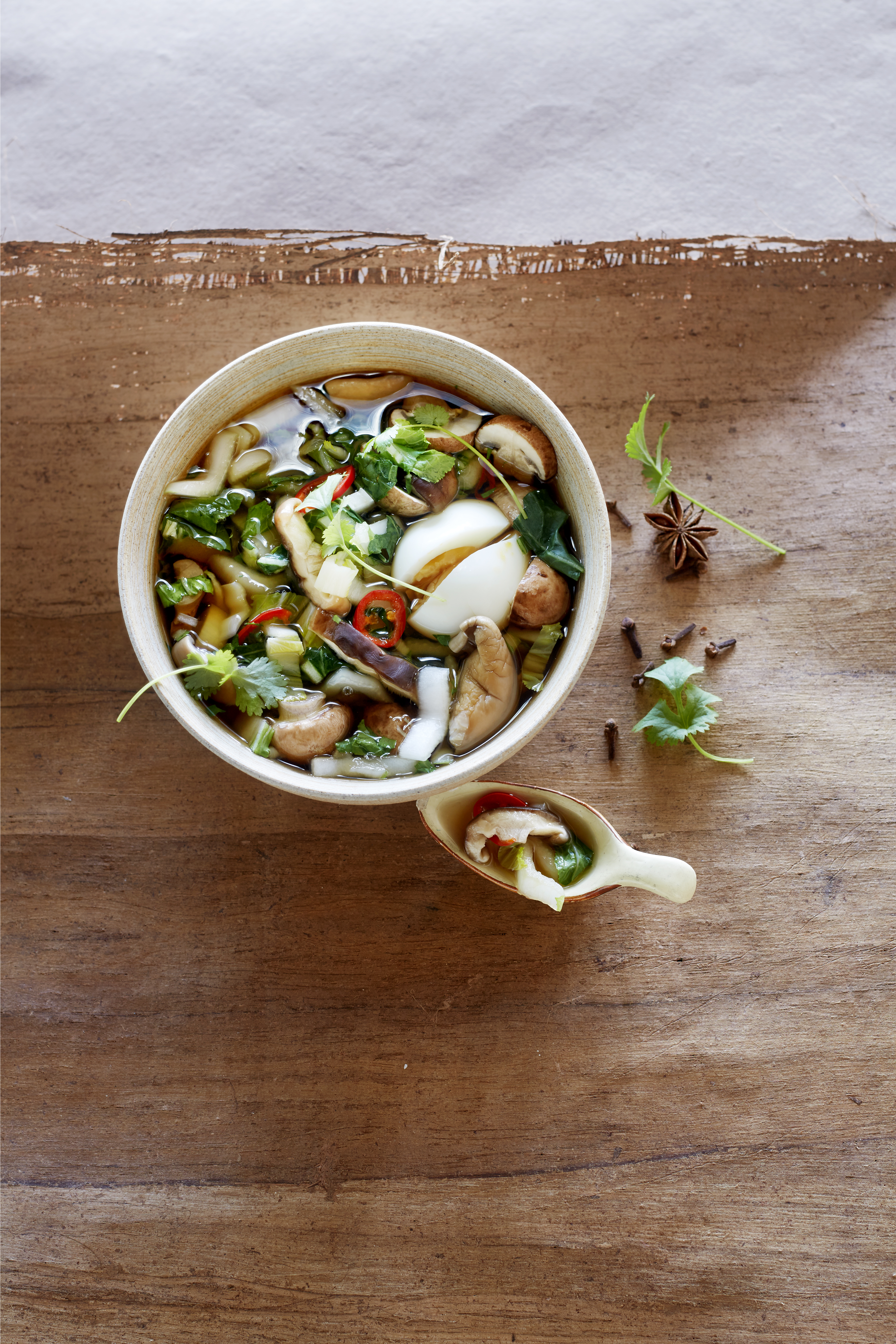 Oosterse groentebouillon