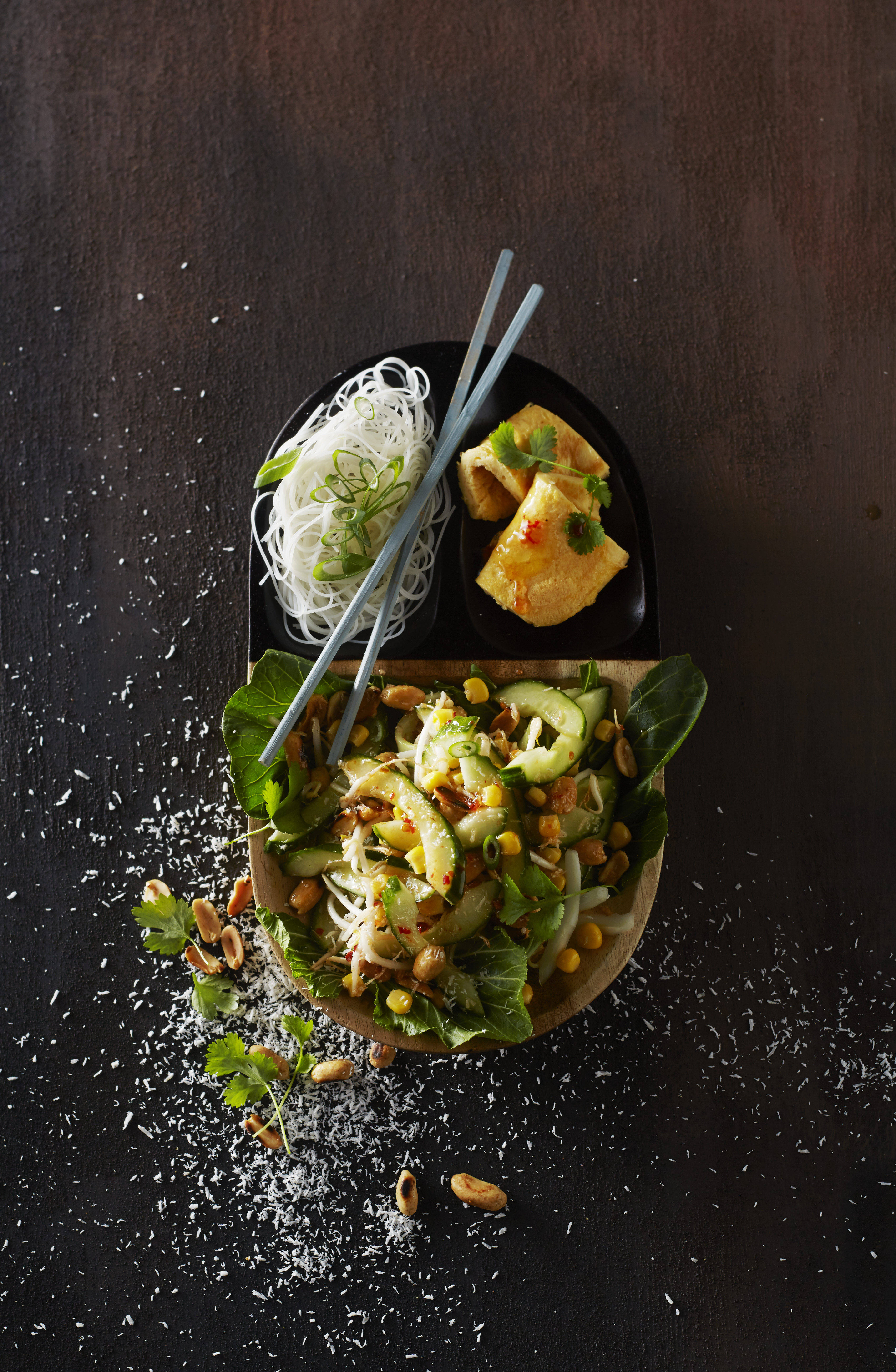 Pindasalade met kokos en komkommer