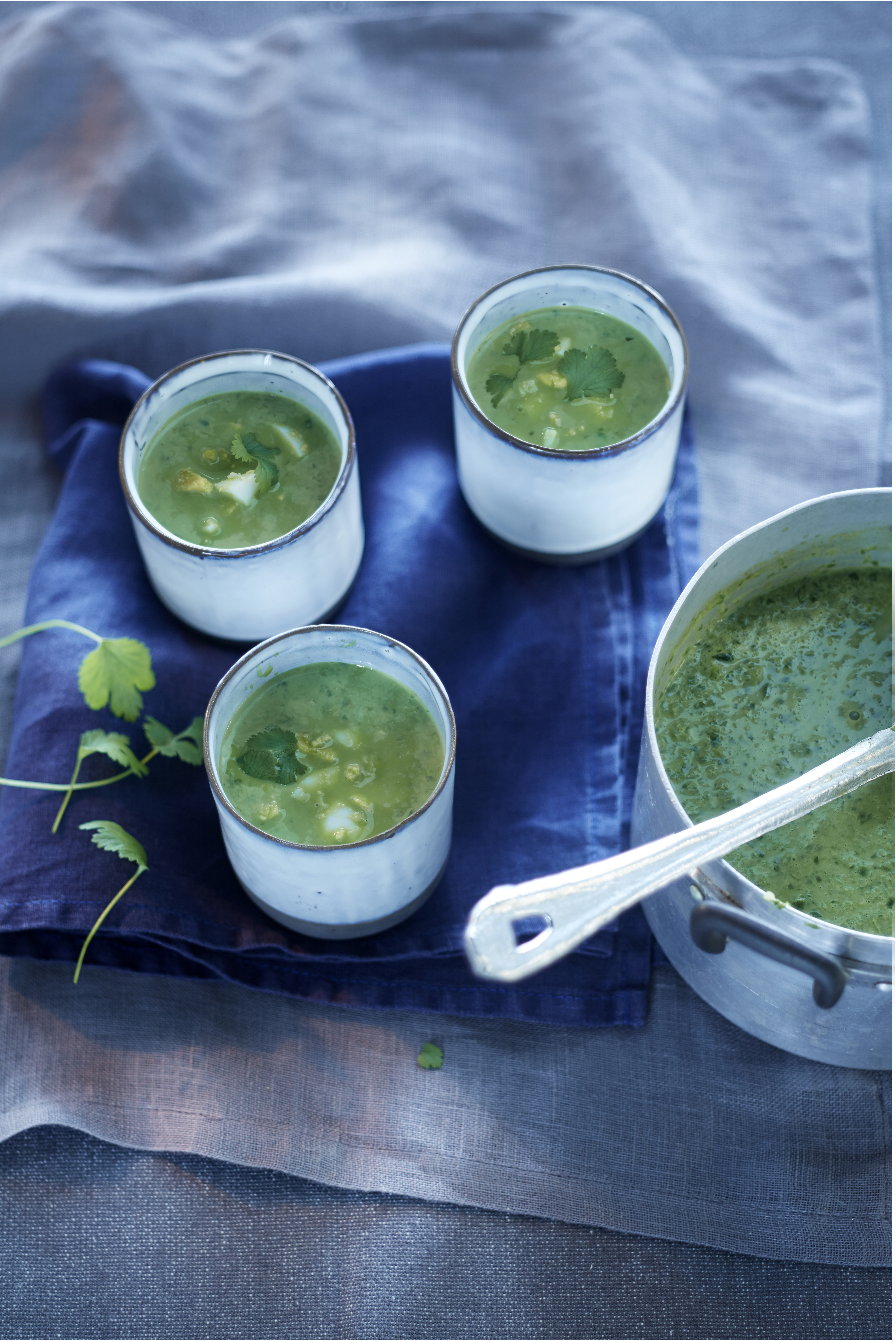 Spinaziesoep met ei en koriander