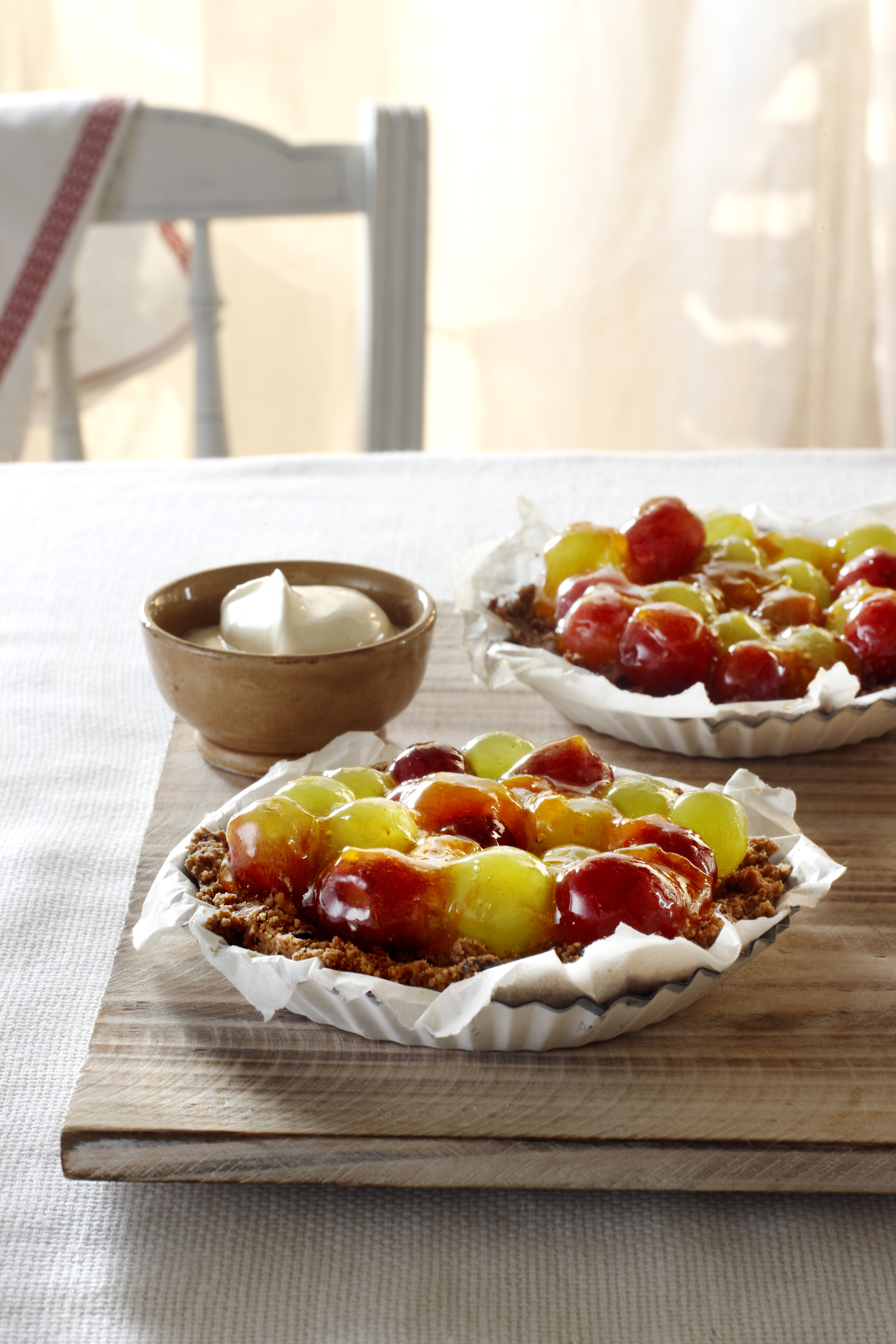 Bonte druiventaartjes met walnoot