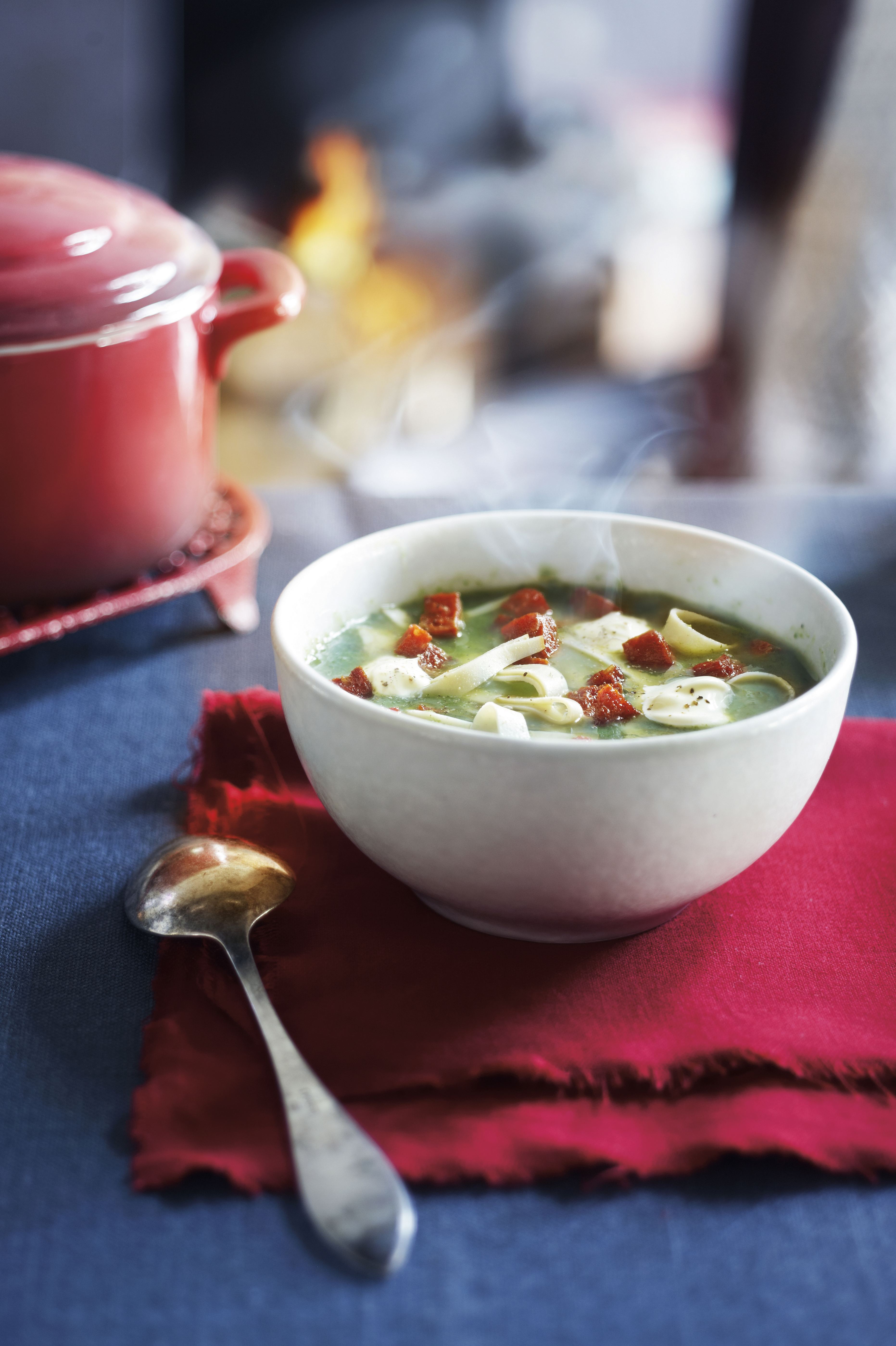 Boerenkoolsoep met  gerookte kip en chorizo