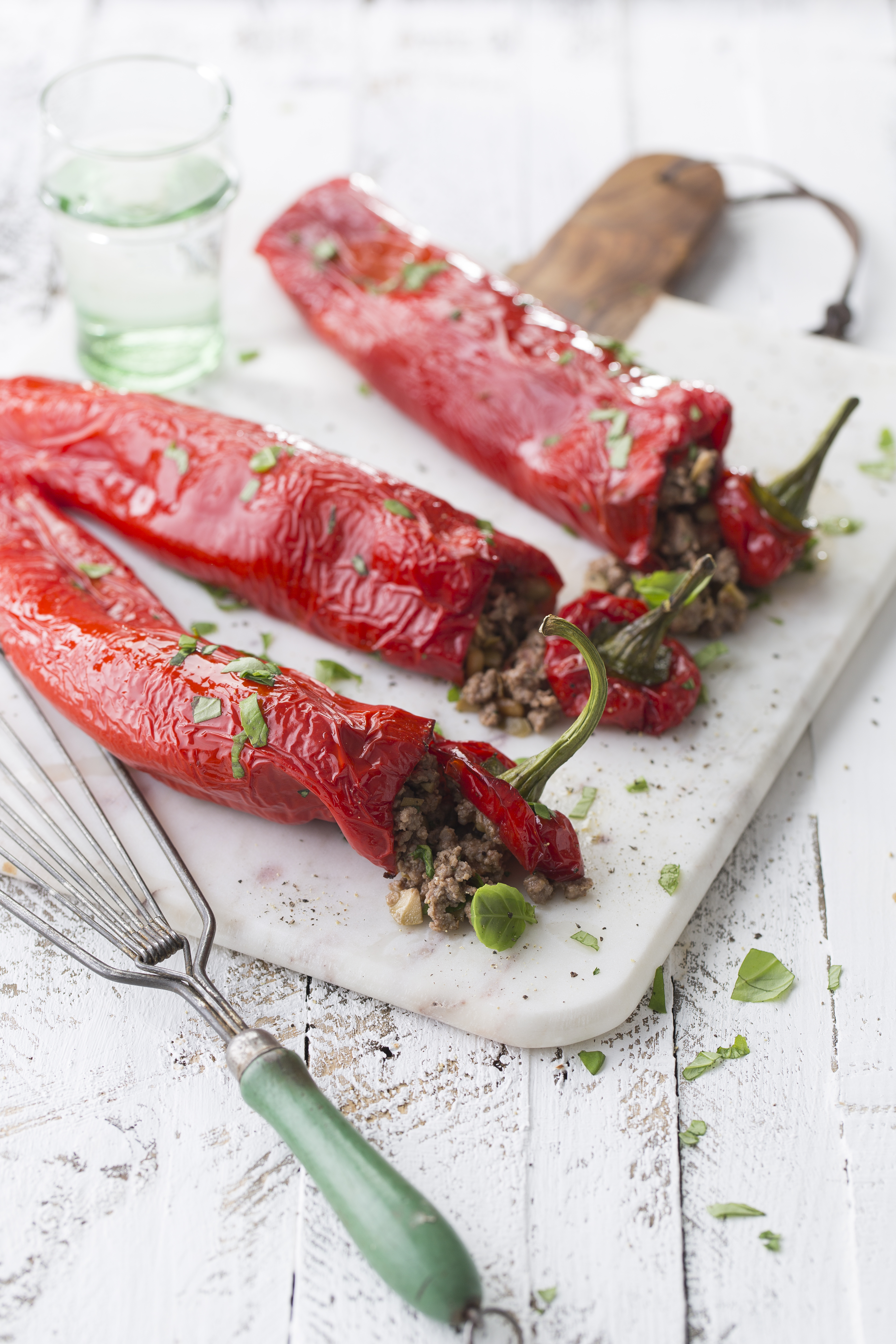 Puntpaprika met gehakt en olijven