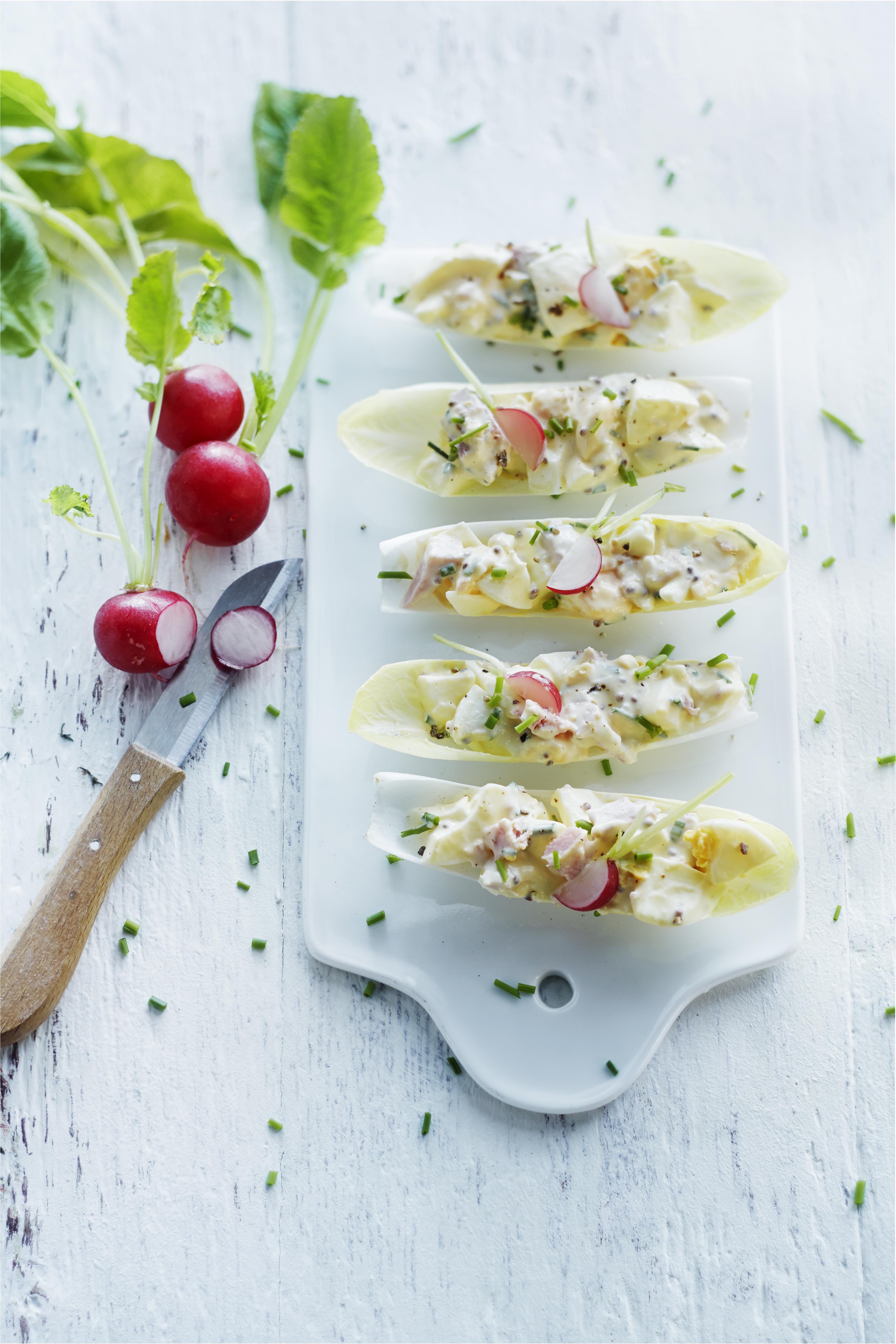 Witlofbakjes met eiersalade