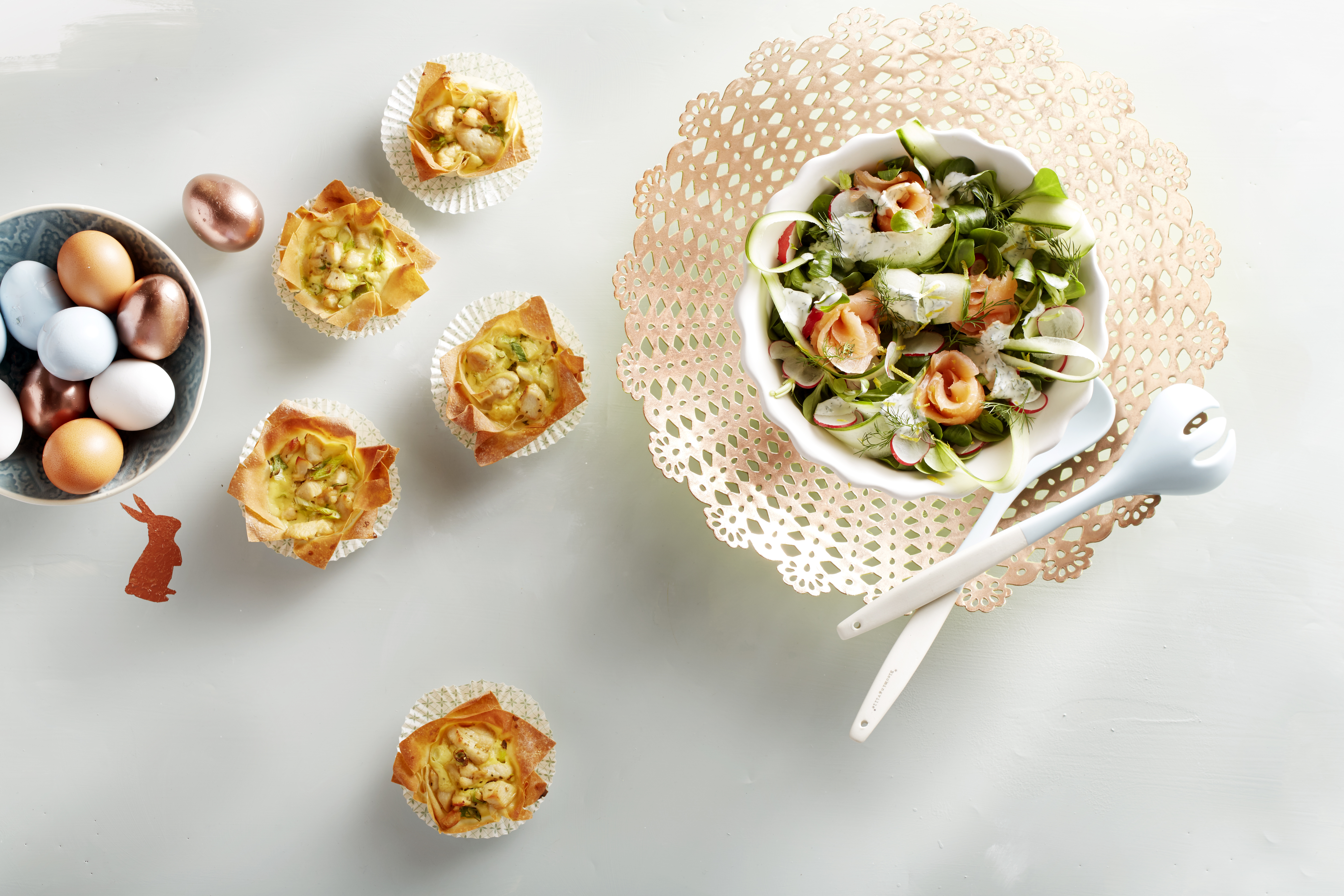 Veldsla met zalm en romige dilledressing