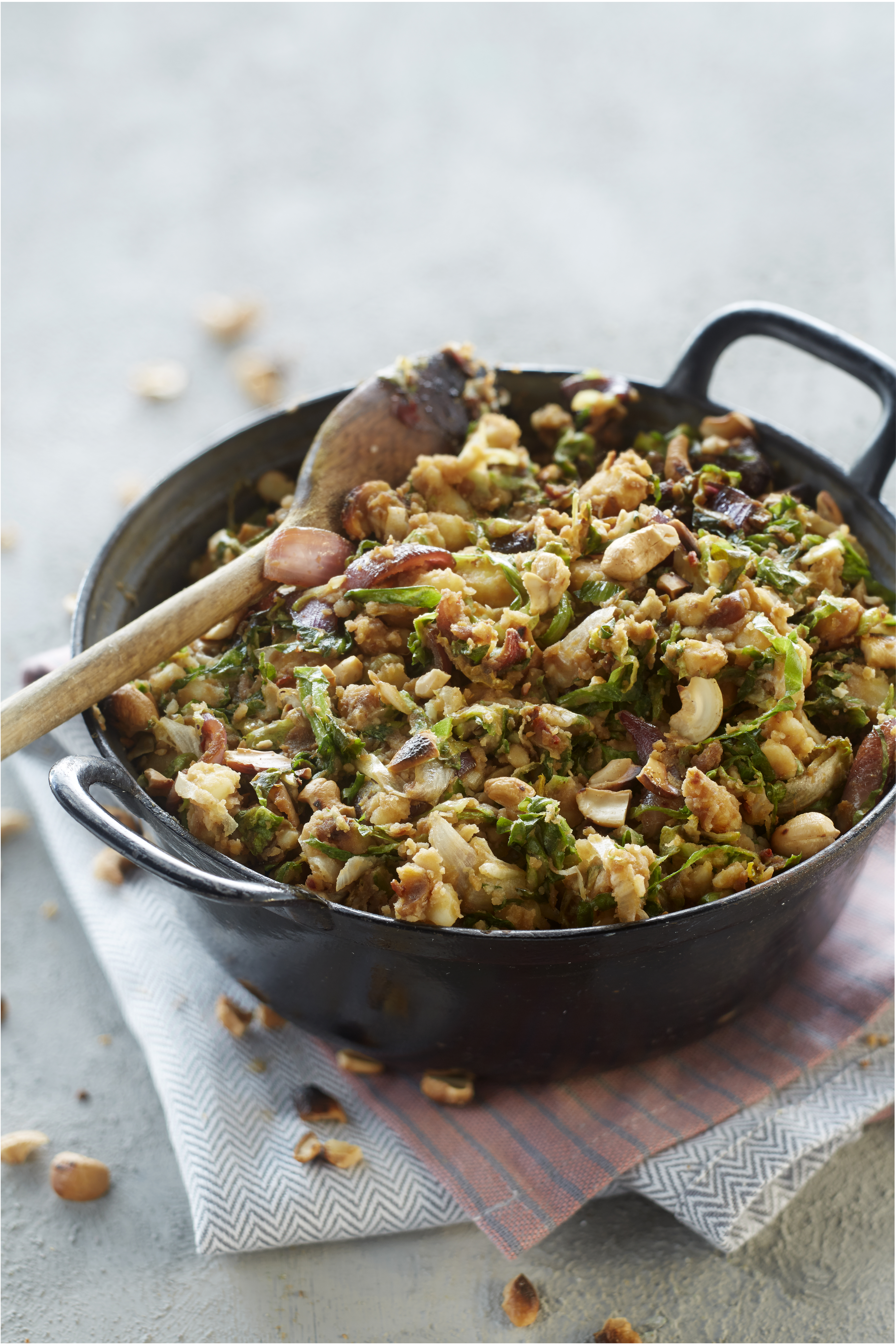 Andijviestamppot met sambal en noten