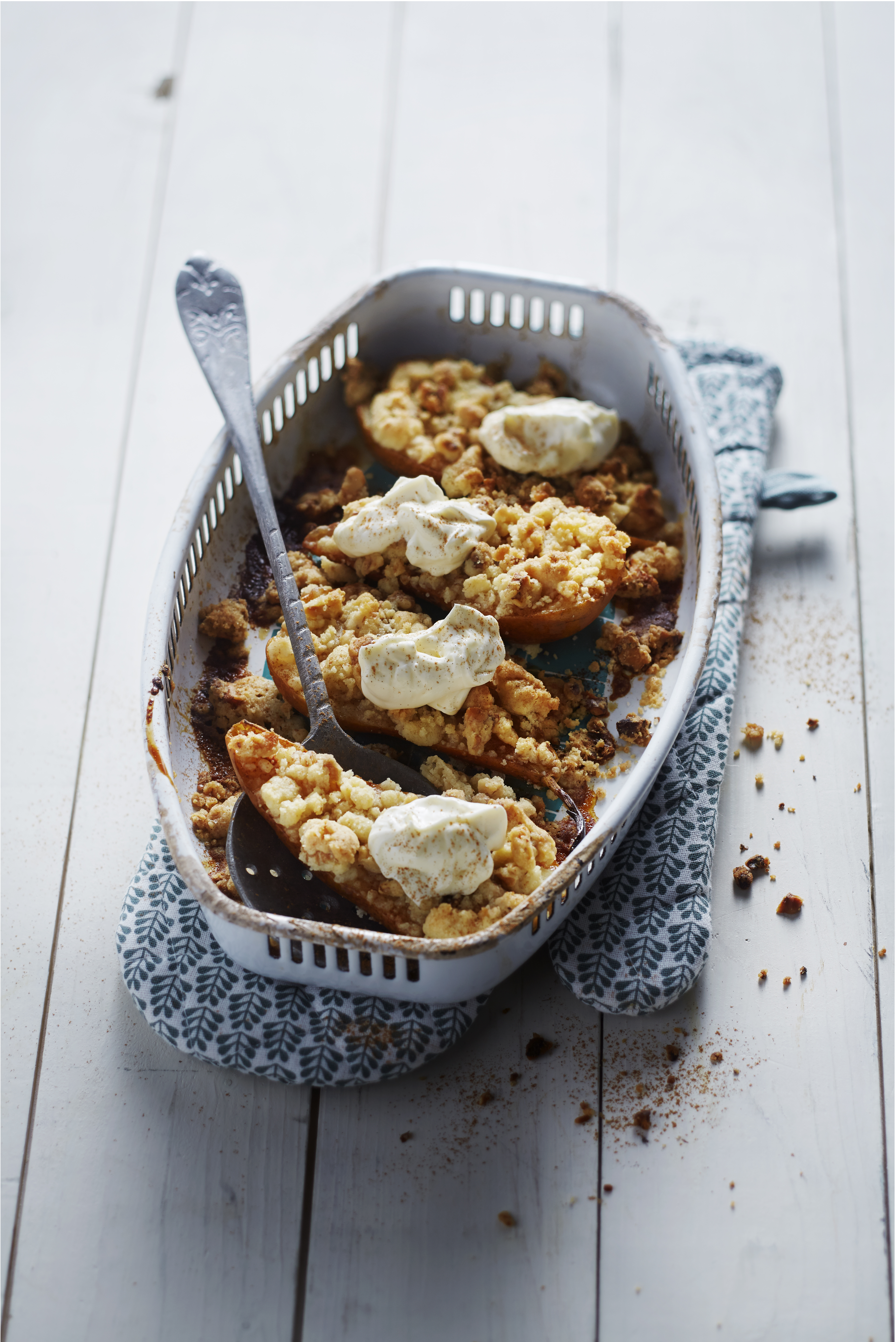 Gevulde peer met noten en honingroom