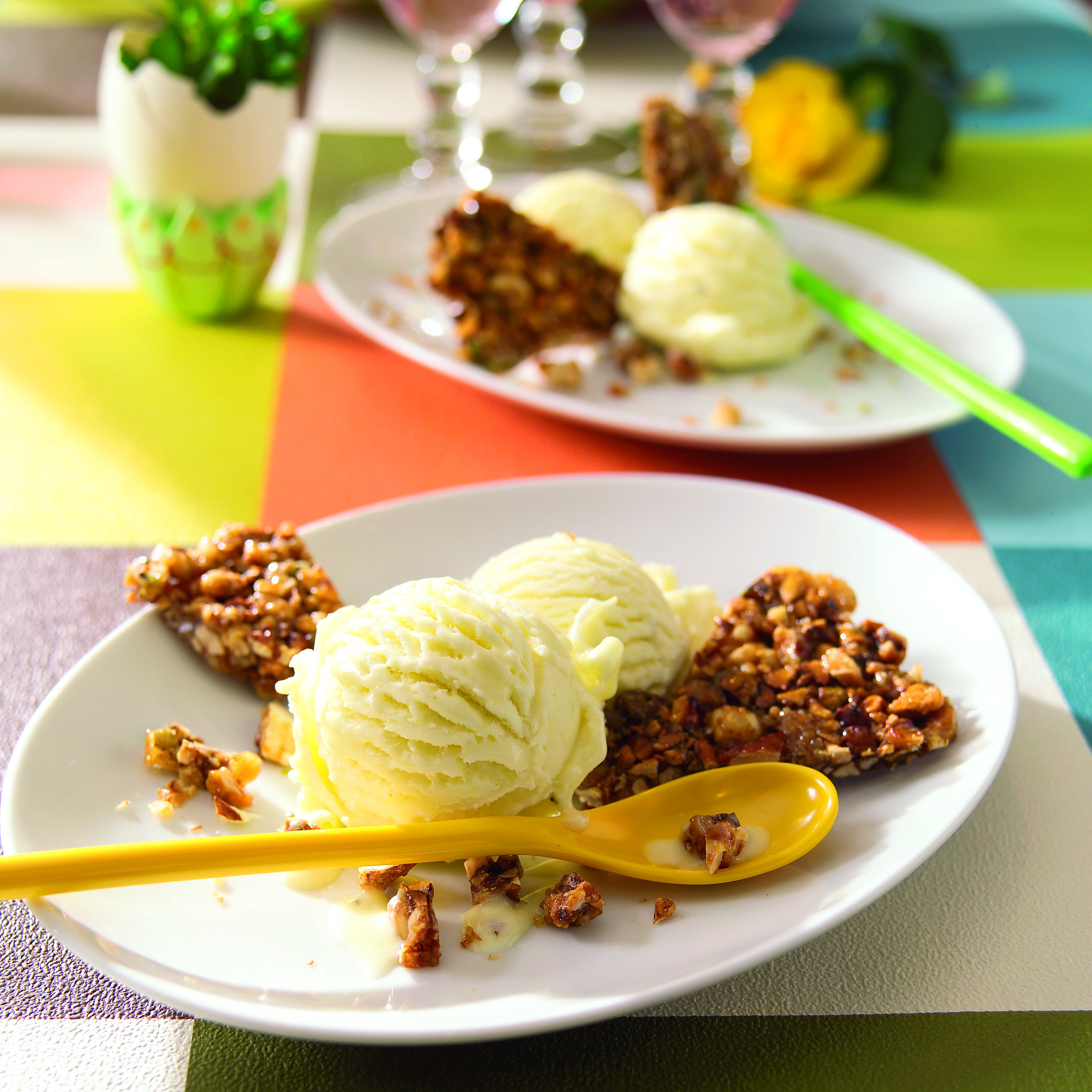 IJs met gekarameliseerde noten