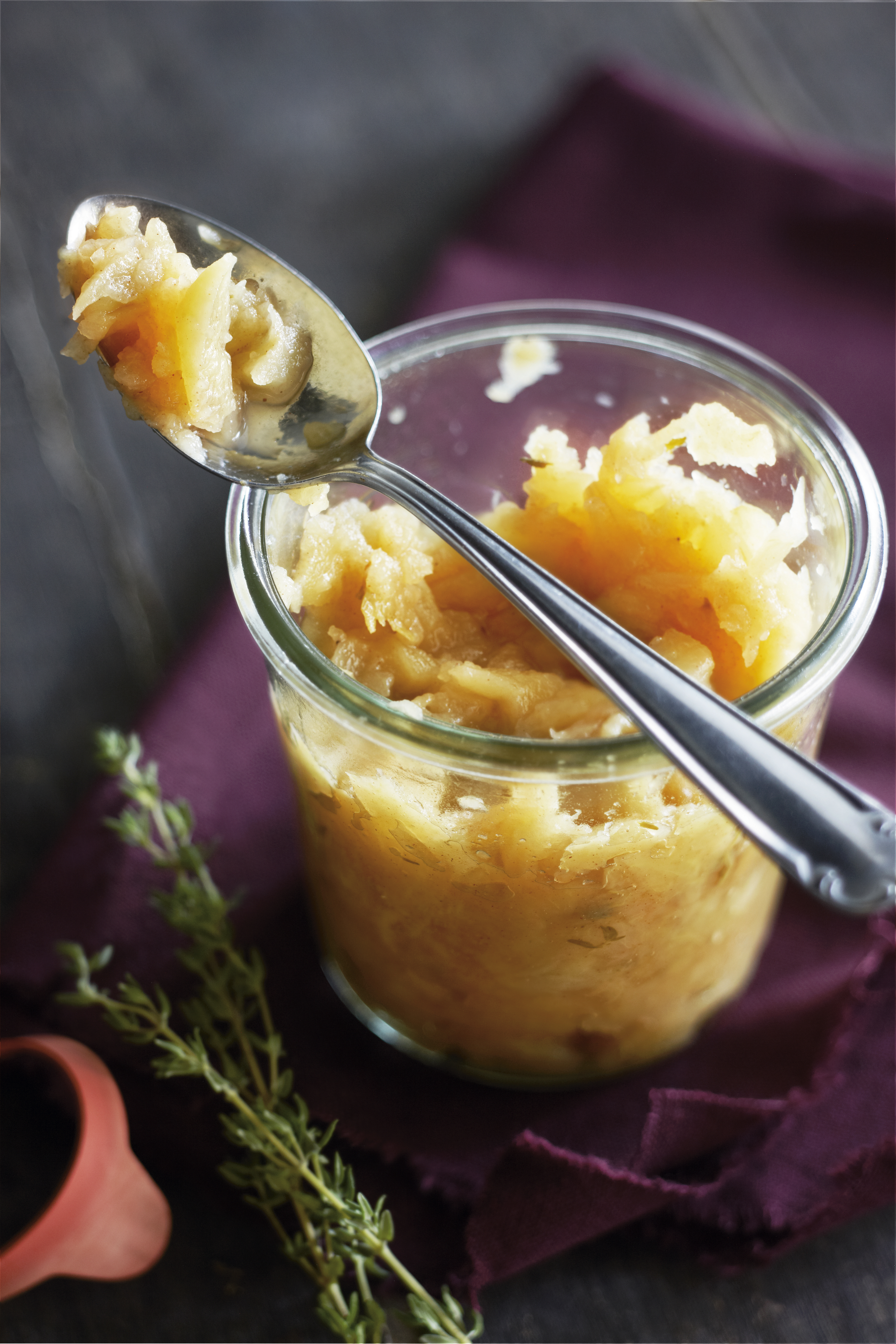 Appelcompote met tijm en kaneel