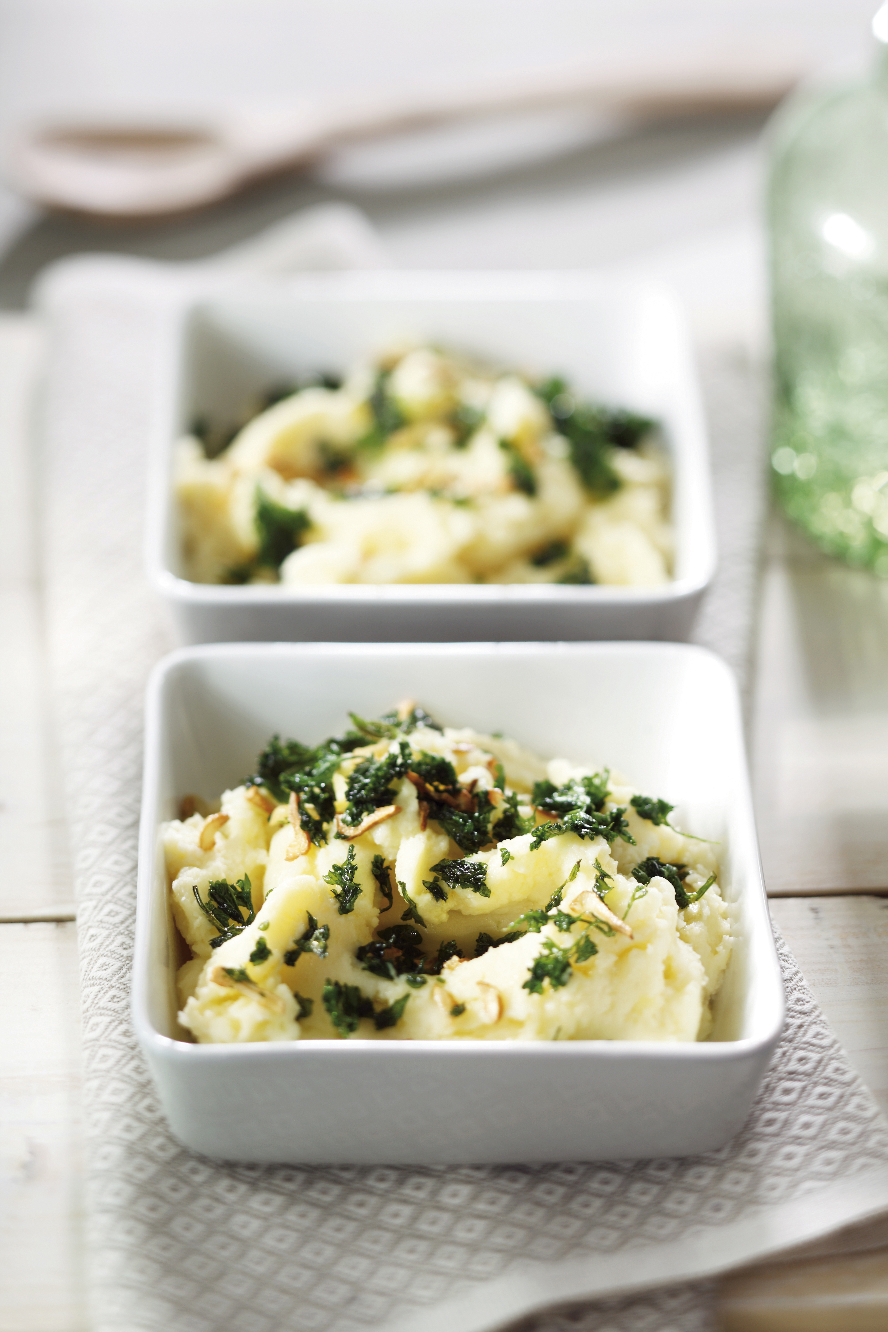 Aardappelpuree met knoflook en gefrituurde peterselie